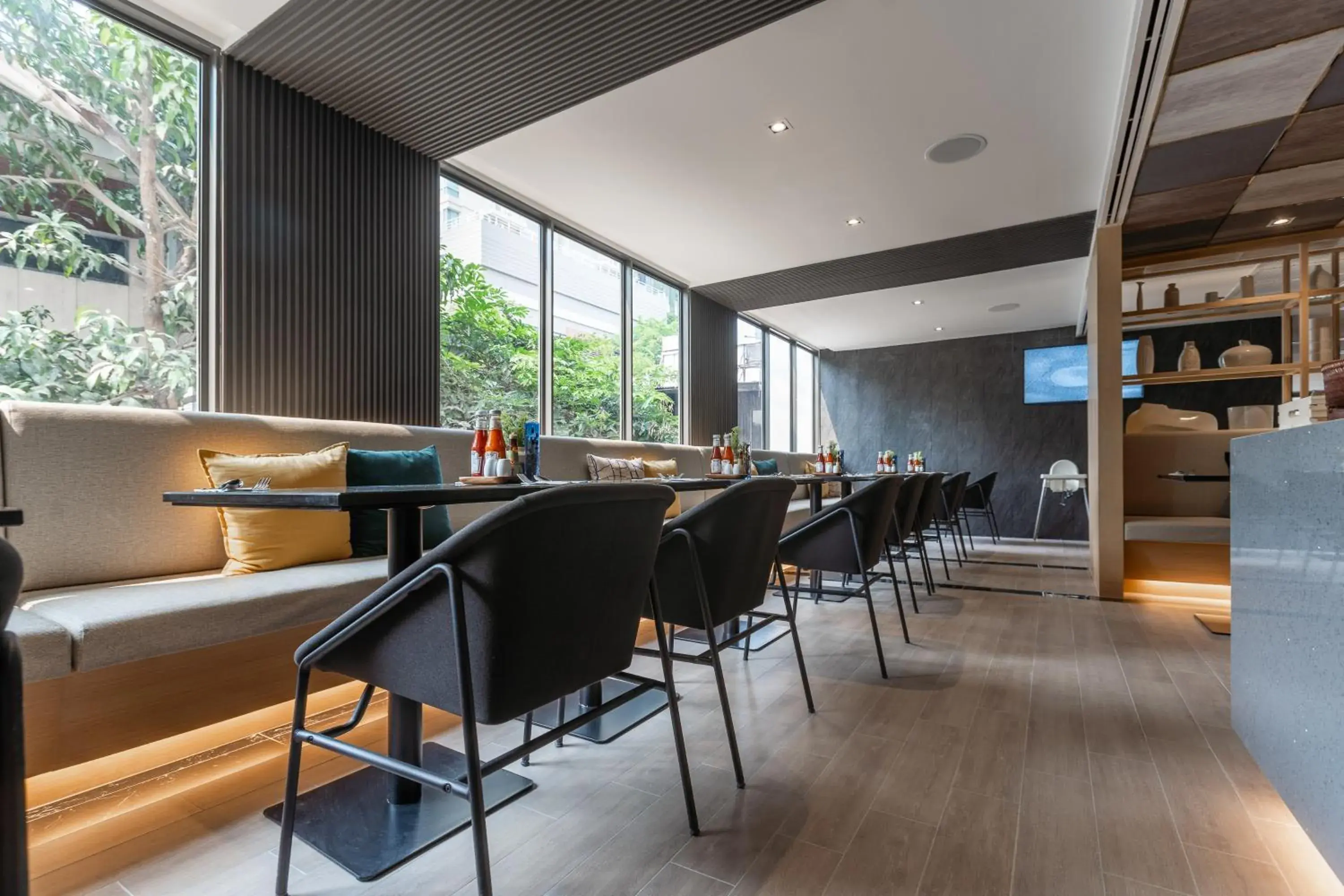 Restaurant/places to eat in The Quarter Phromphong by UHG Restaurant/places to eat in The Quarter Phromphong by UHG