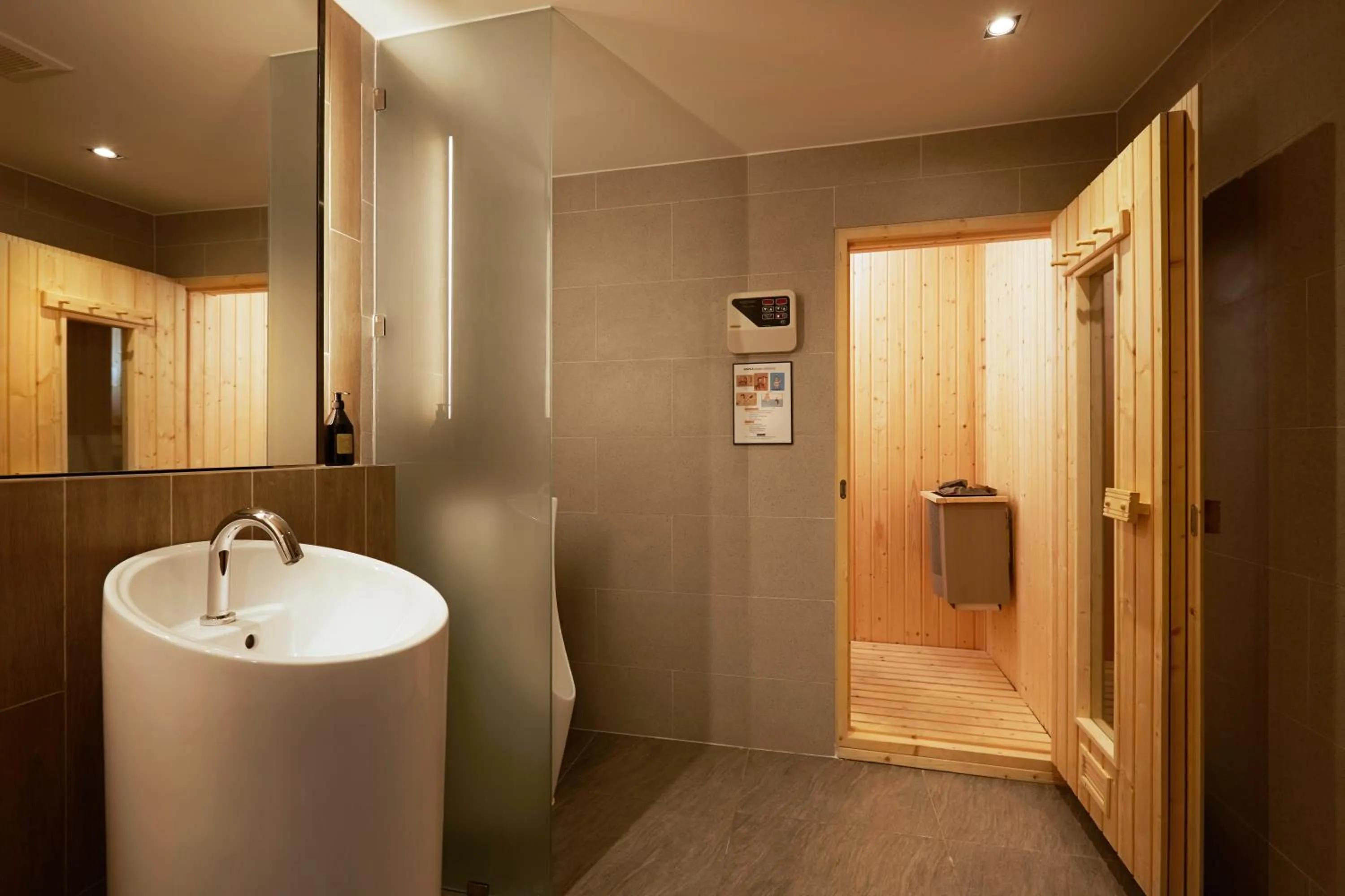 Sauna in The Quarter Phromphong by UHG