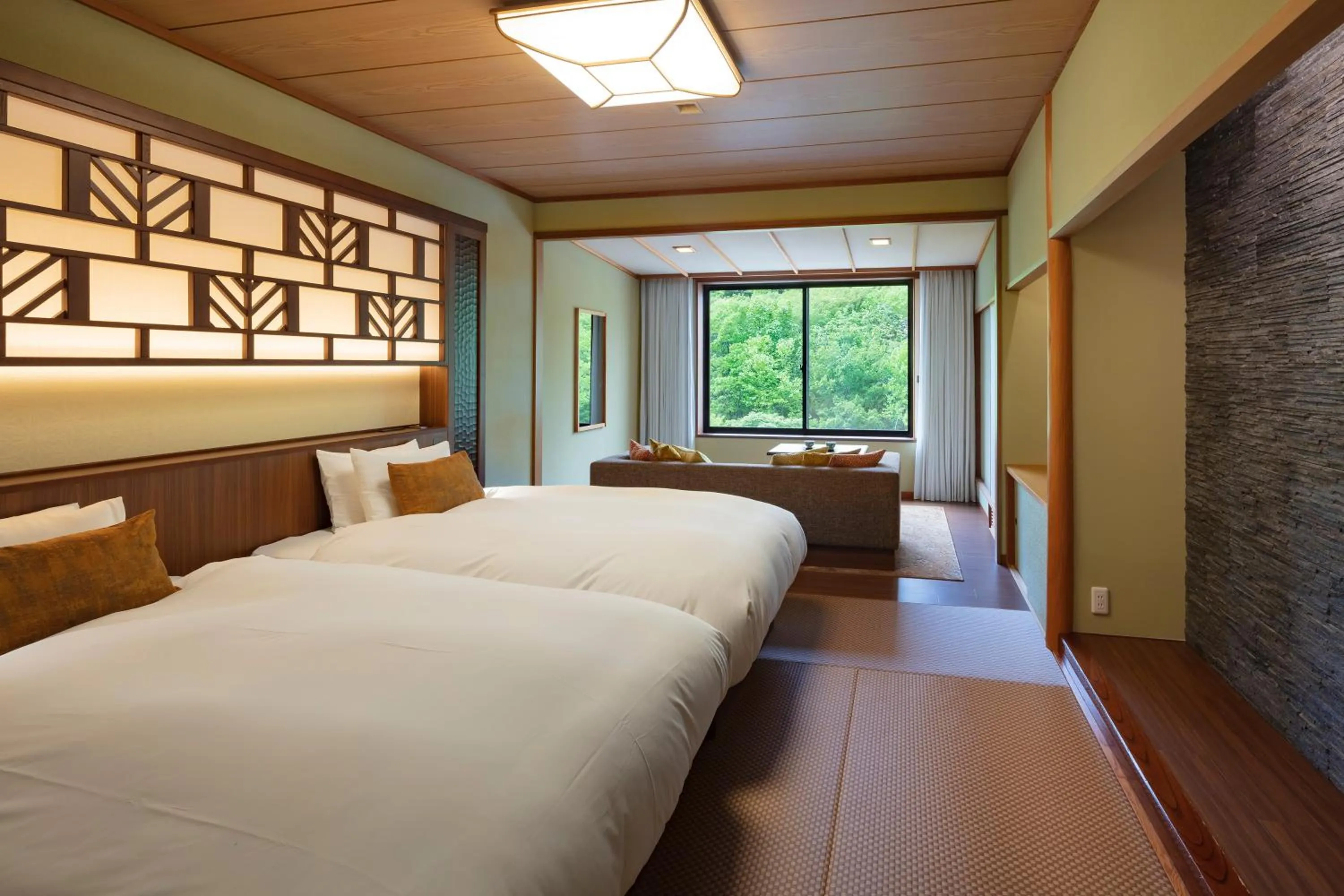 Photo of the whole room, Bed in Dai-ichi Takimotokan