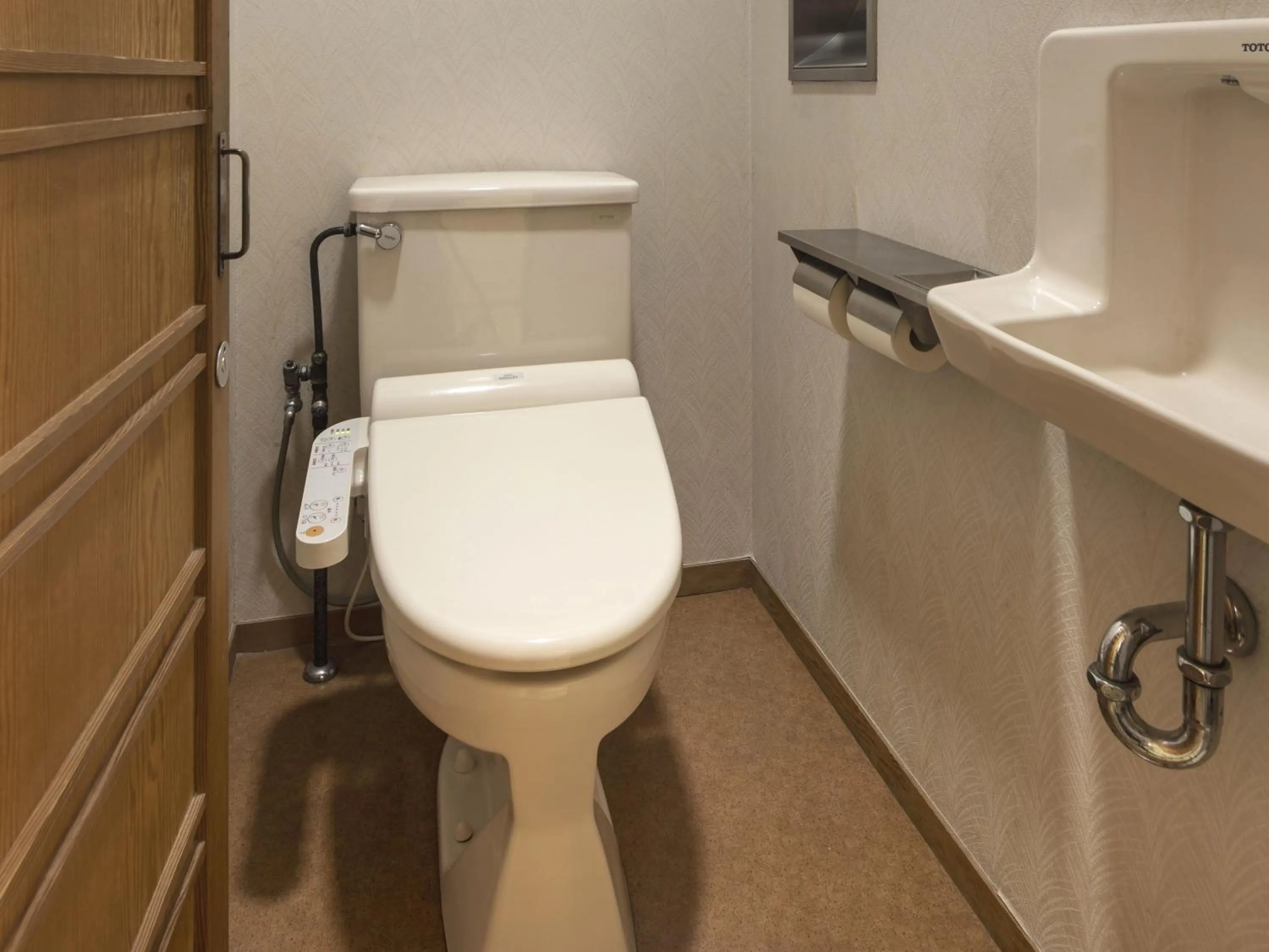 Photo of the whole room in Dai-ichi Takimotokan