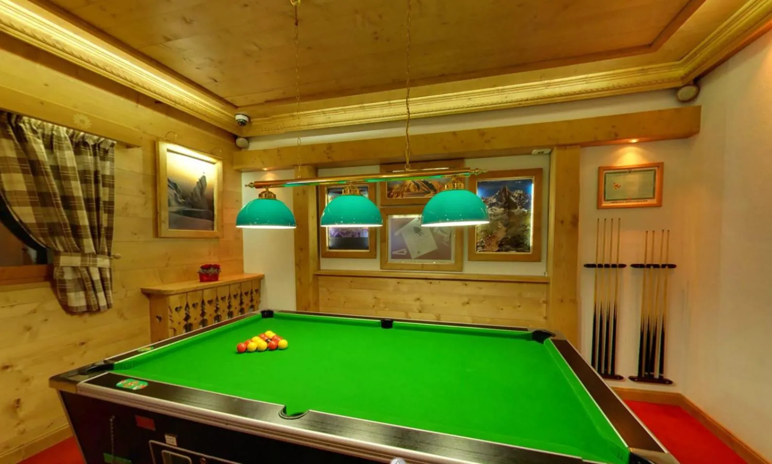 Billiard in Hotel & Spa Le Dahu