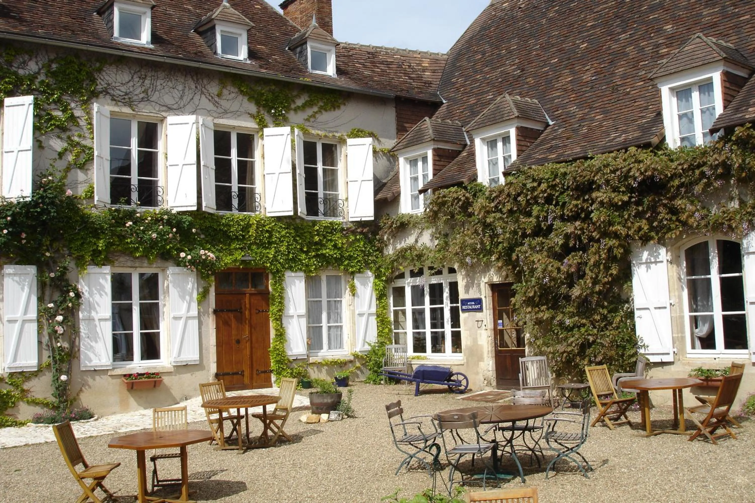 Patio in Le Relais du Lyon d'Or