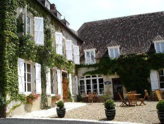 Facade/entrance in Le Relais du Lyon d'Or