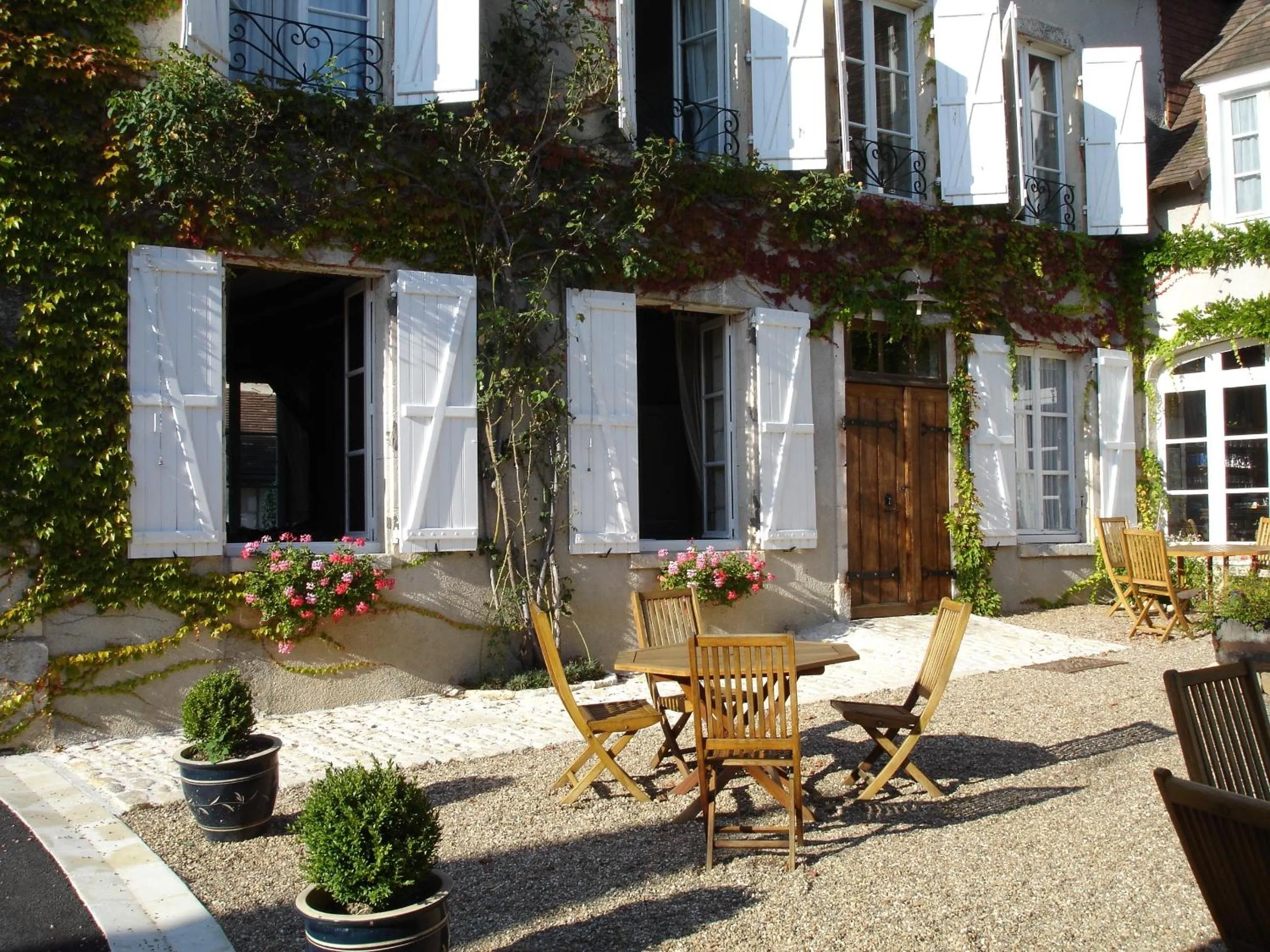 Patio in Le Relais du Lyon d'Or
