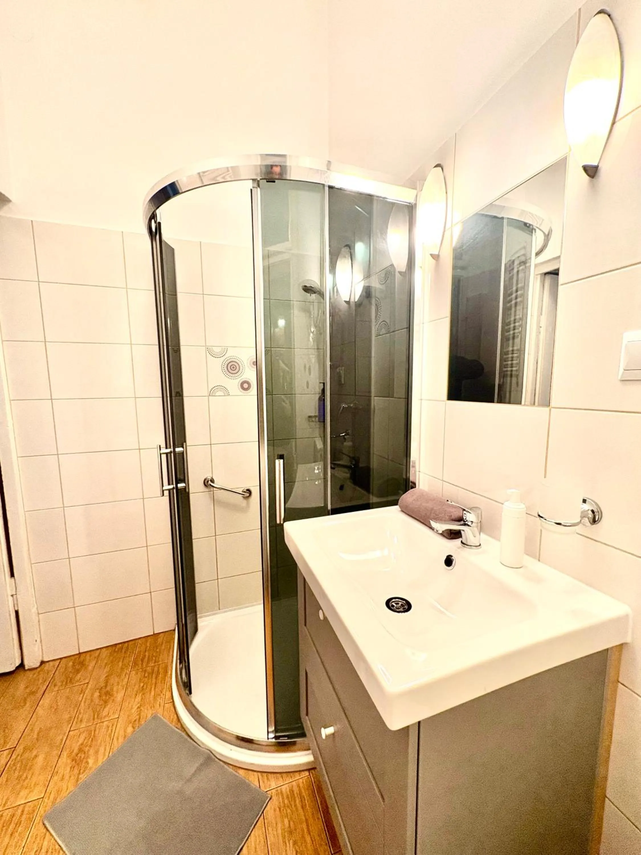 Shower in Roller Aparthotel