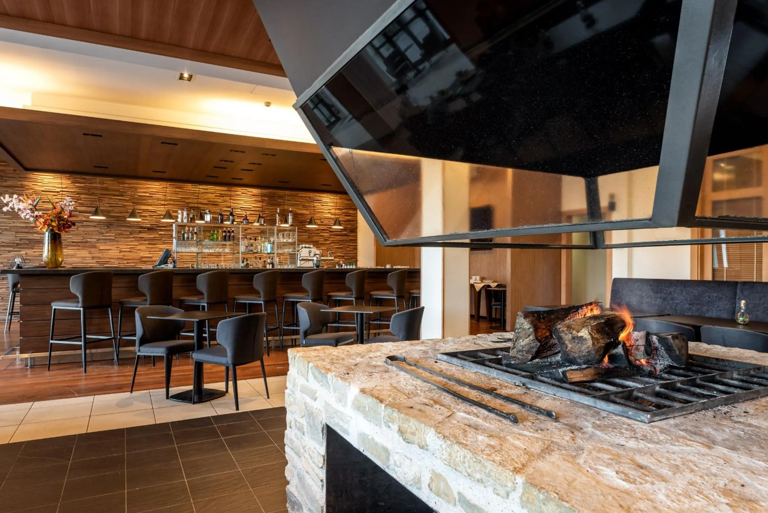 Lounge or bar in Radisson Blu Hotel Paris, Marne-la-Vallée