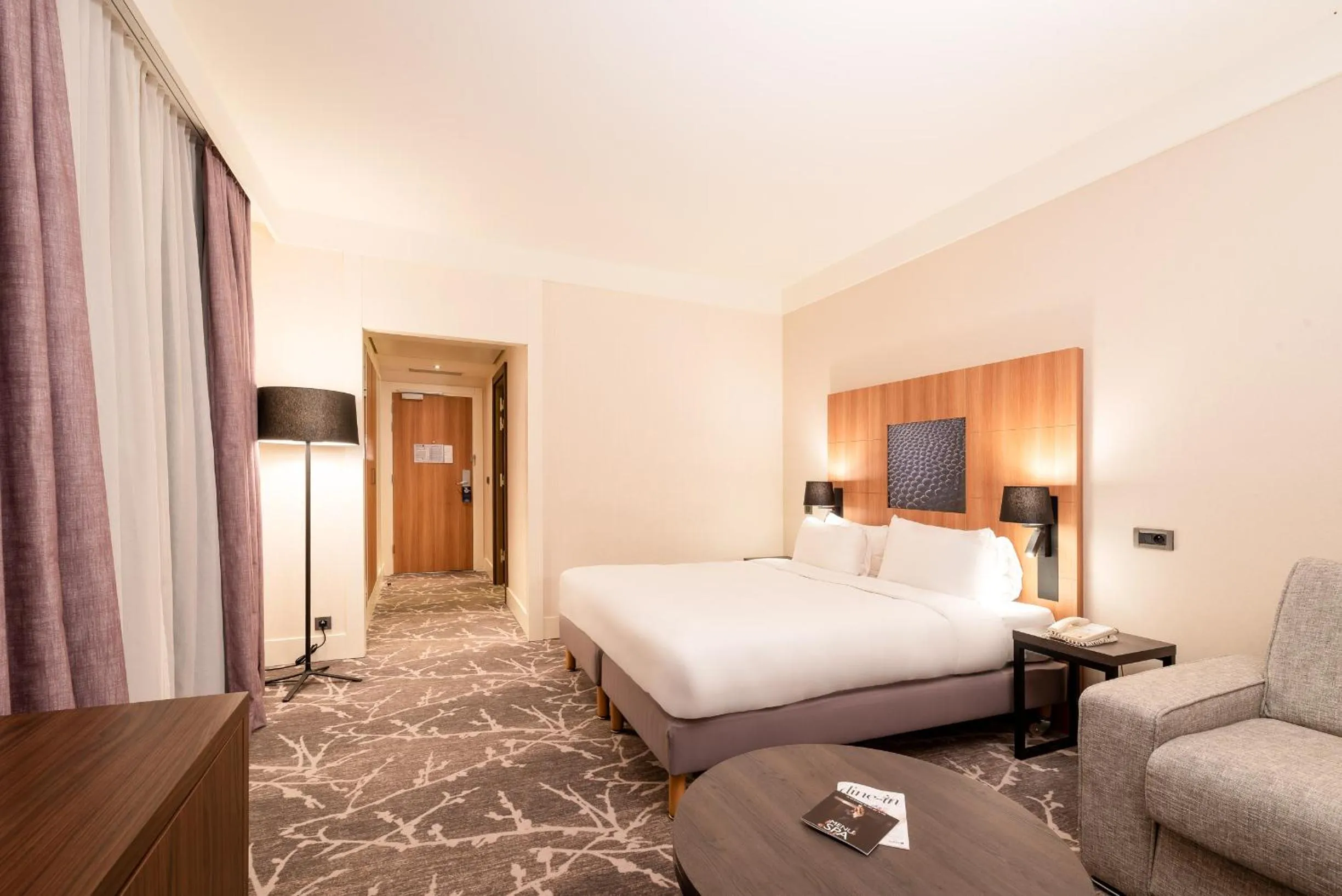 Bed in Radisson Blu Hotel Paris, Marne-la-Vallée