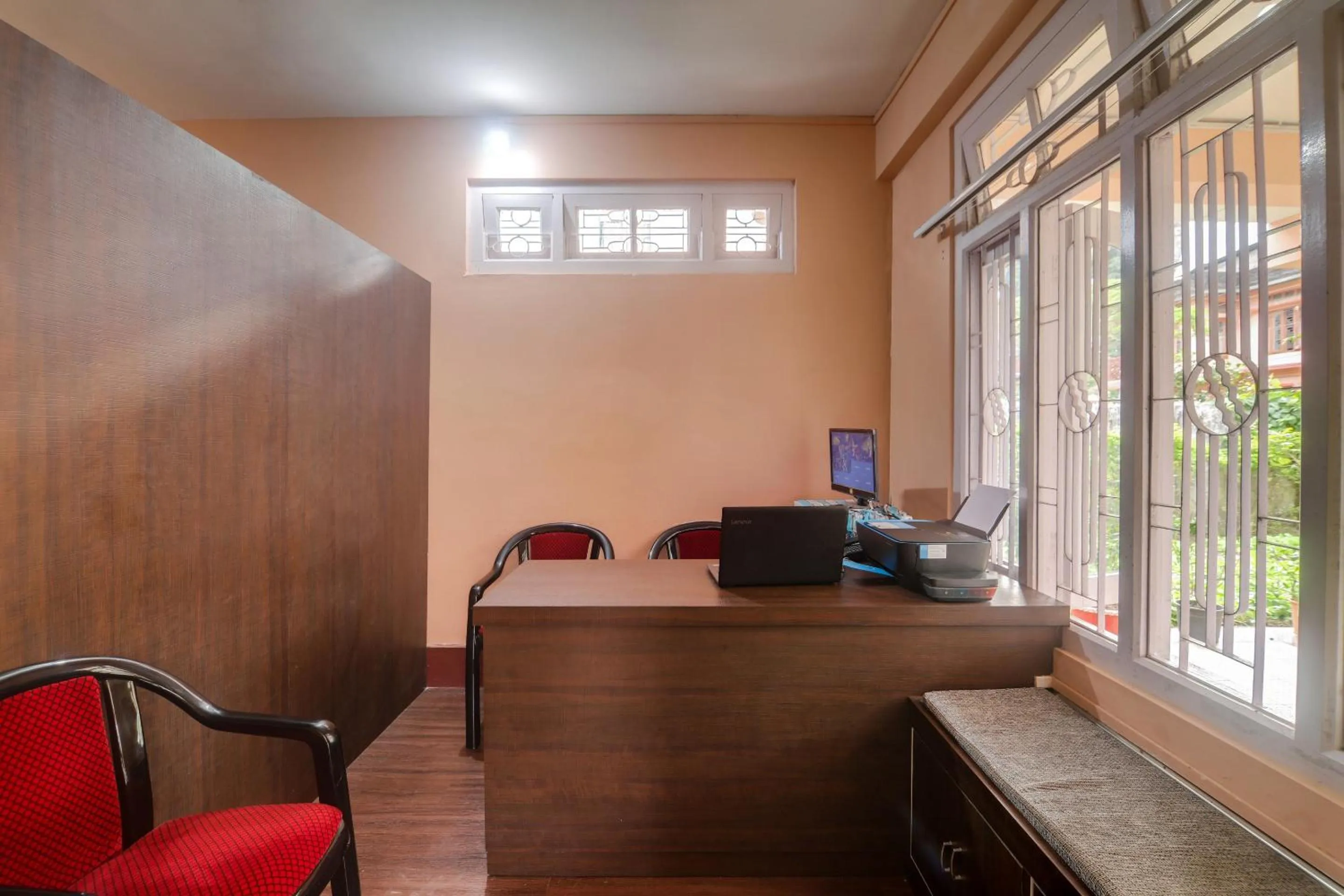 Lobby or reception in Collection O Trinayan Associates