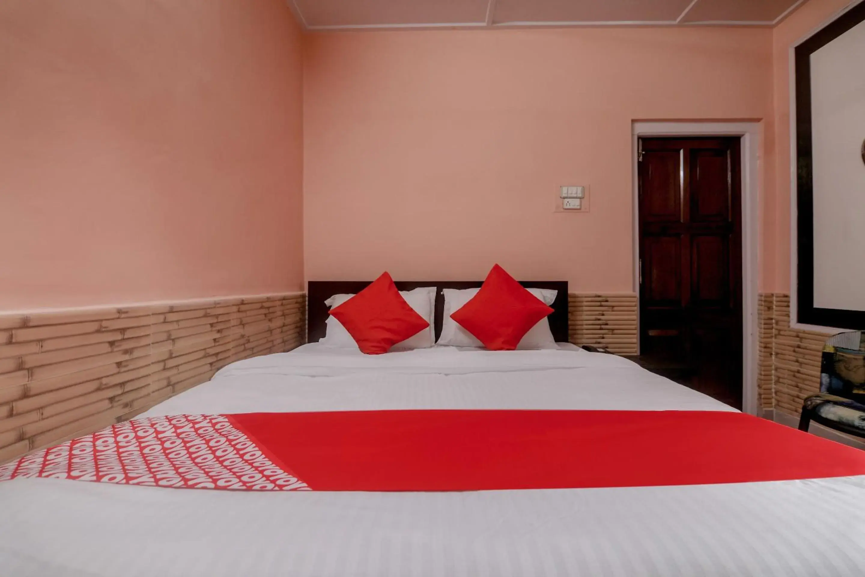 Lobby or reception, Bed in Collection O Trinayan Associates Lobby or reception, Bed in Collection O Trinayan Associates