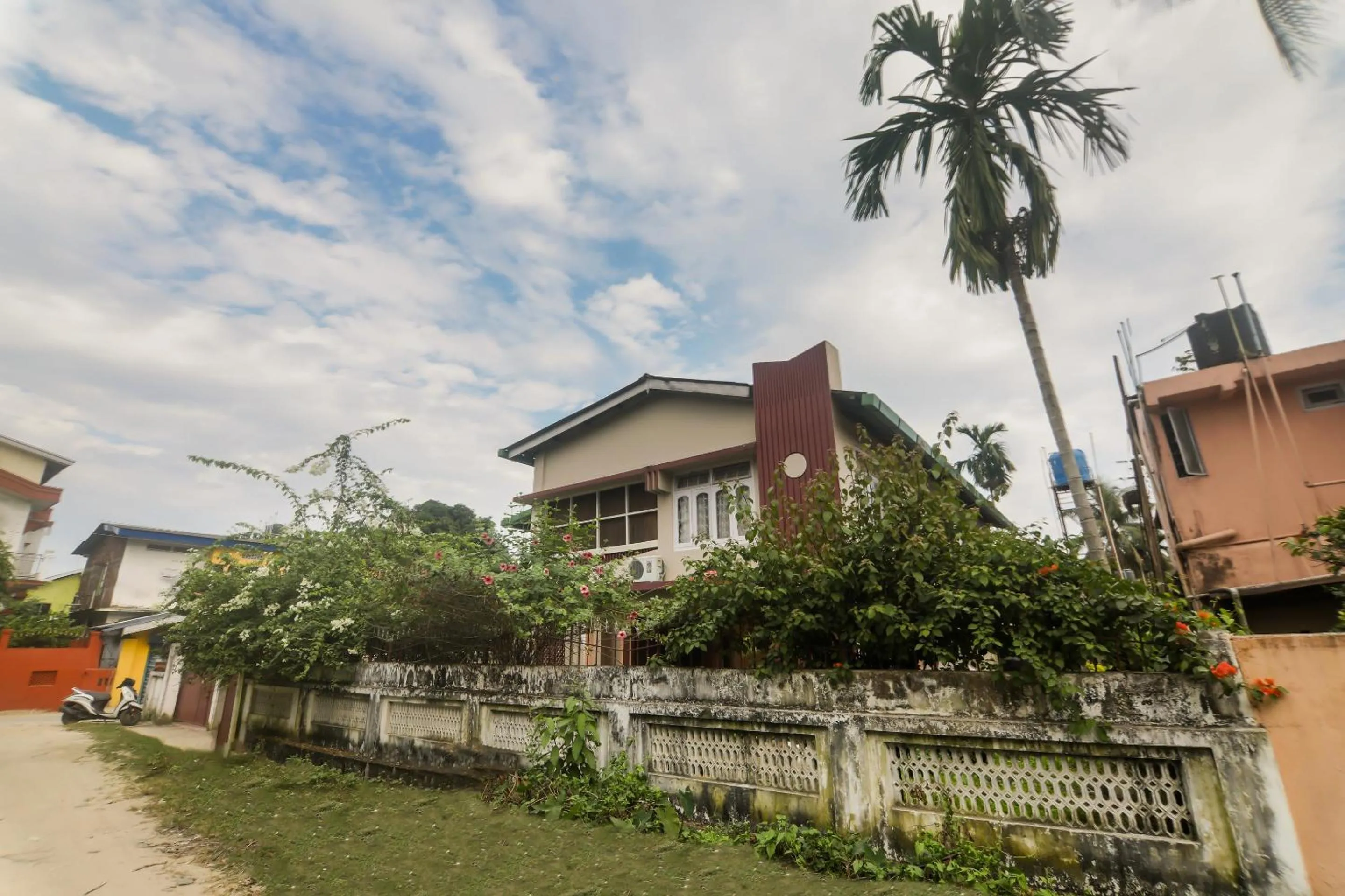 Facade/entrance in Collection O Trinayan Associates