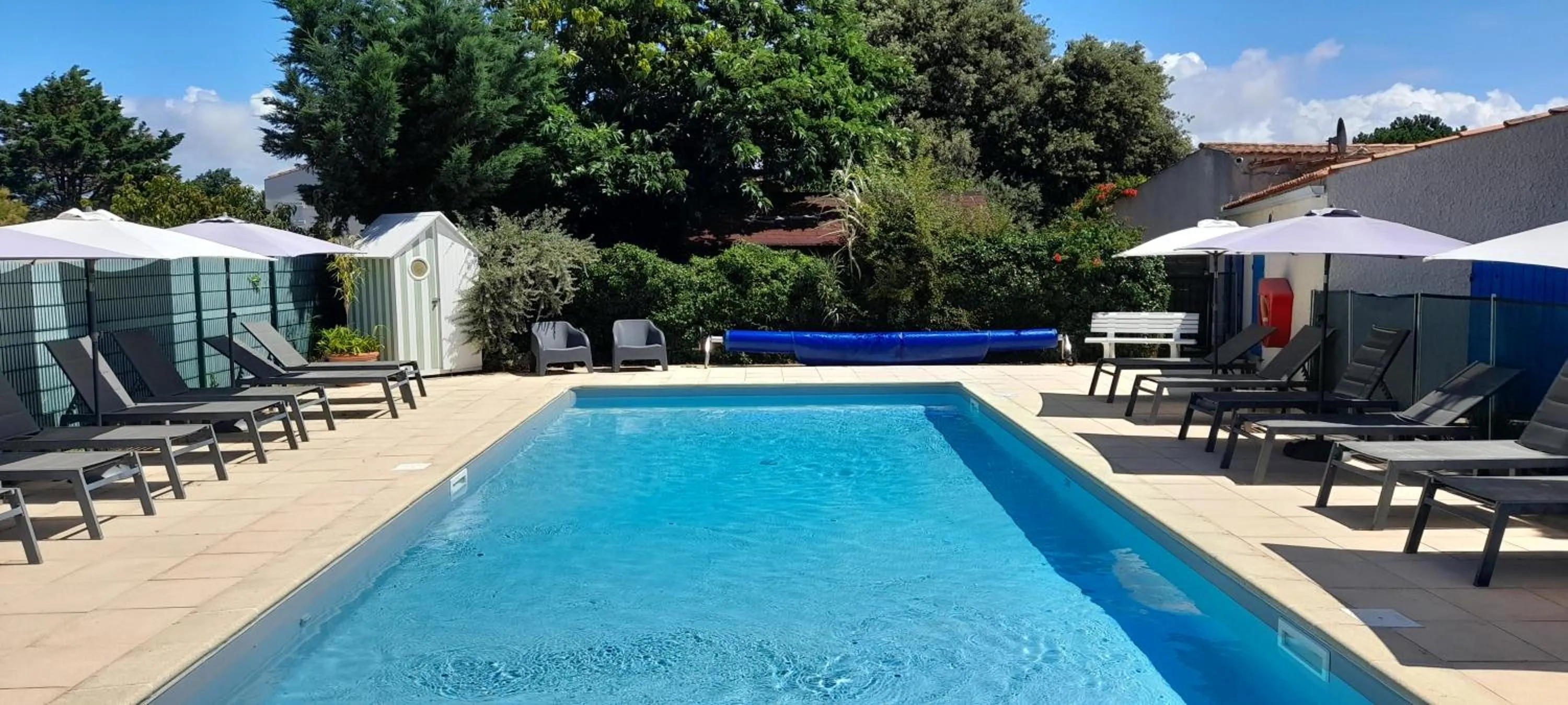 Pool view in Logis Hôtel de la Plage