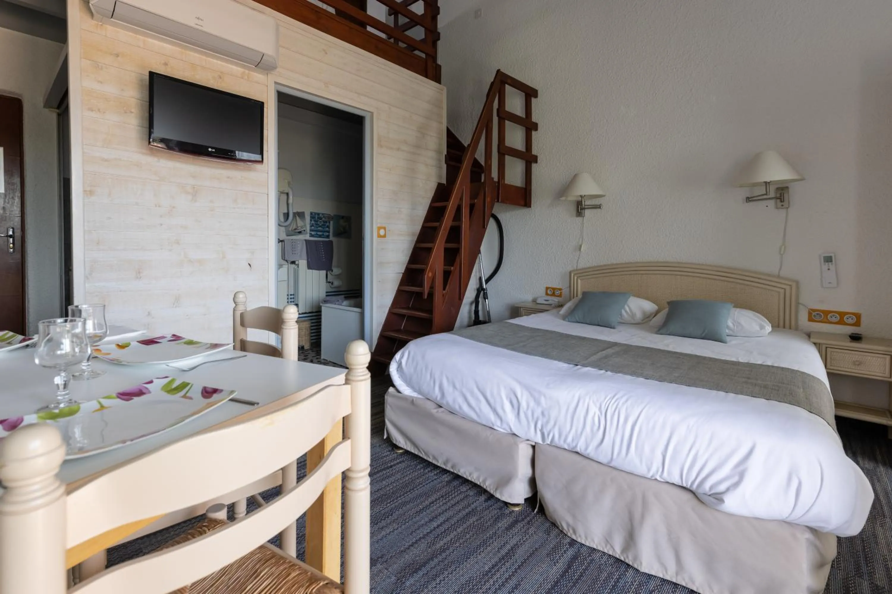 Bed in Logis Hôtel de la Plage