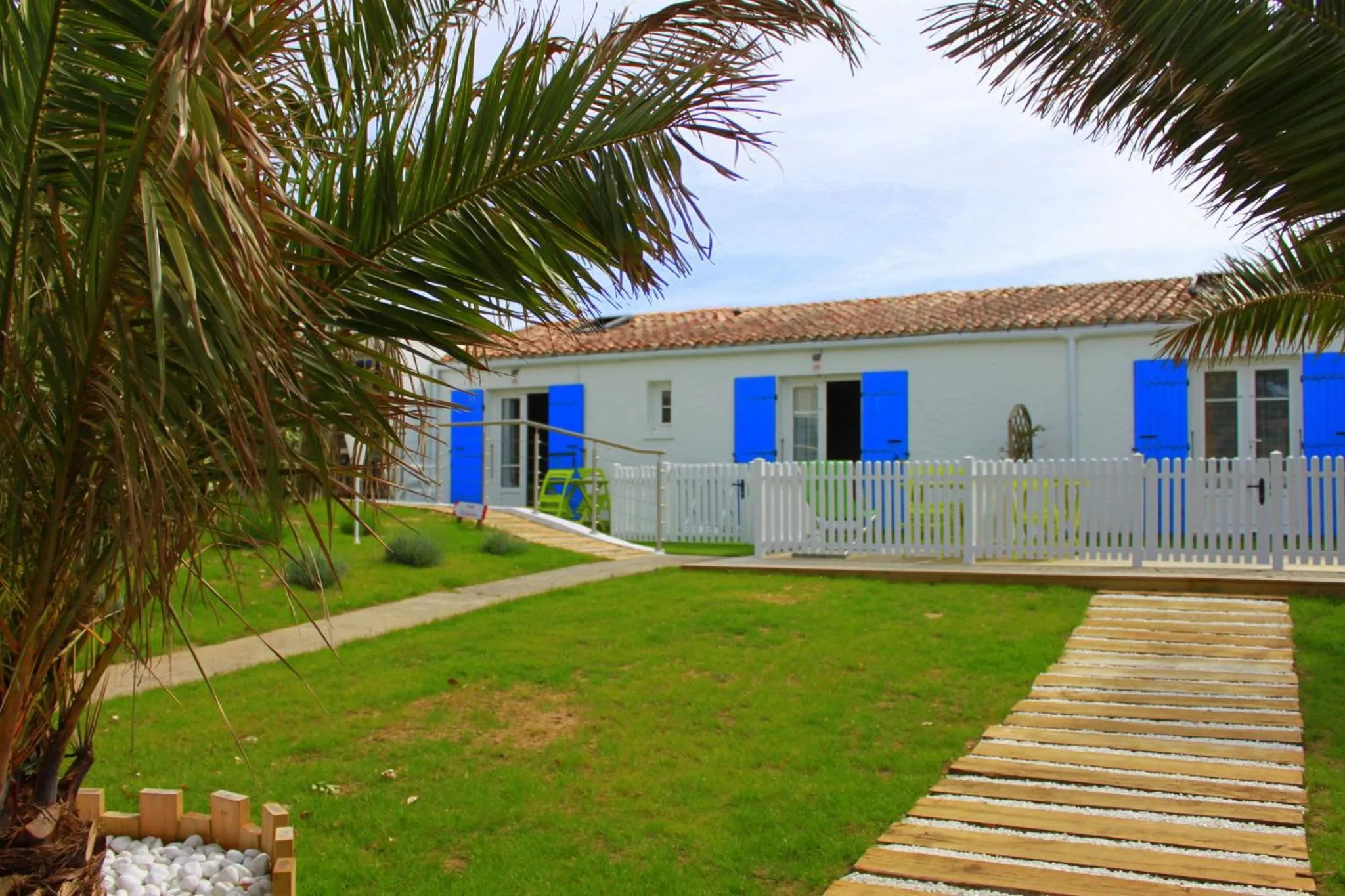 Facade/entrance in Logis Hôtel de la Plage