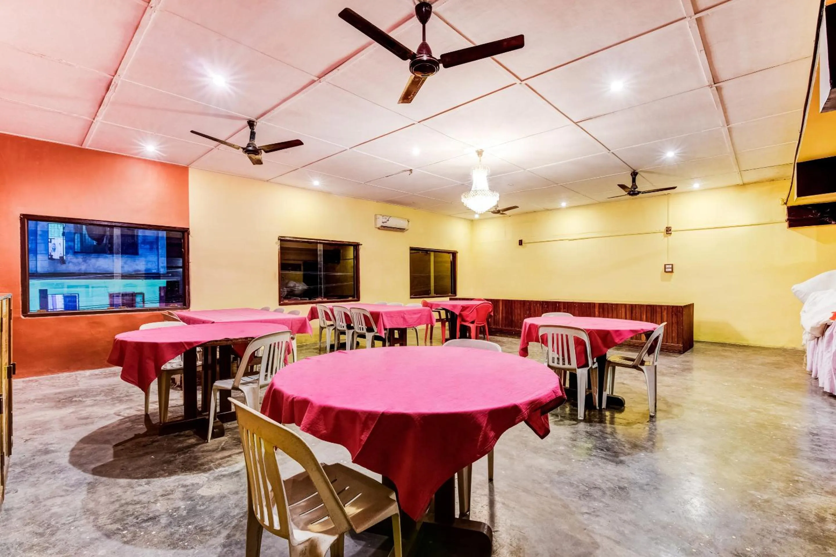 Restaurant/places to eat in SPOT ON Durba 2