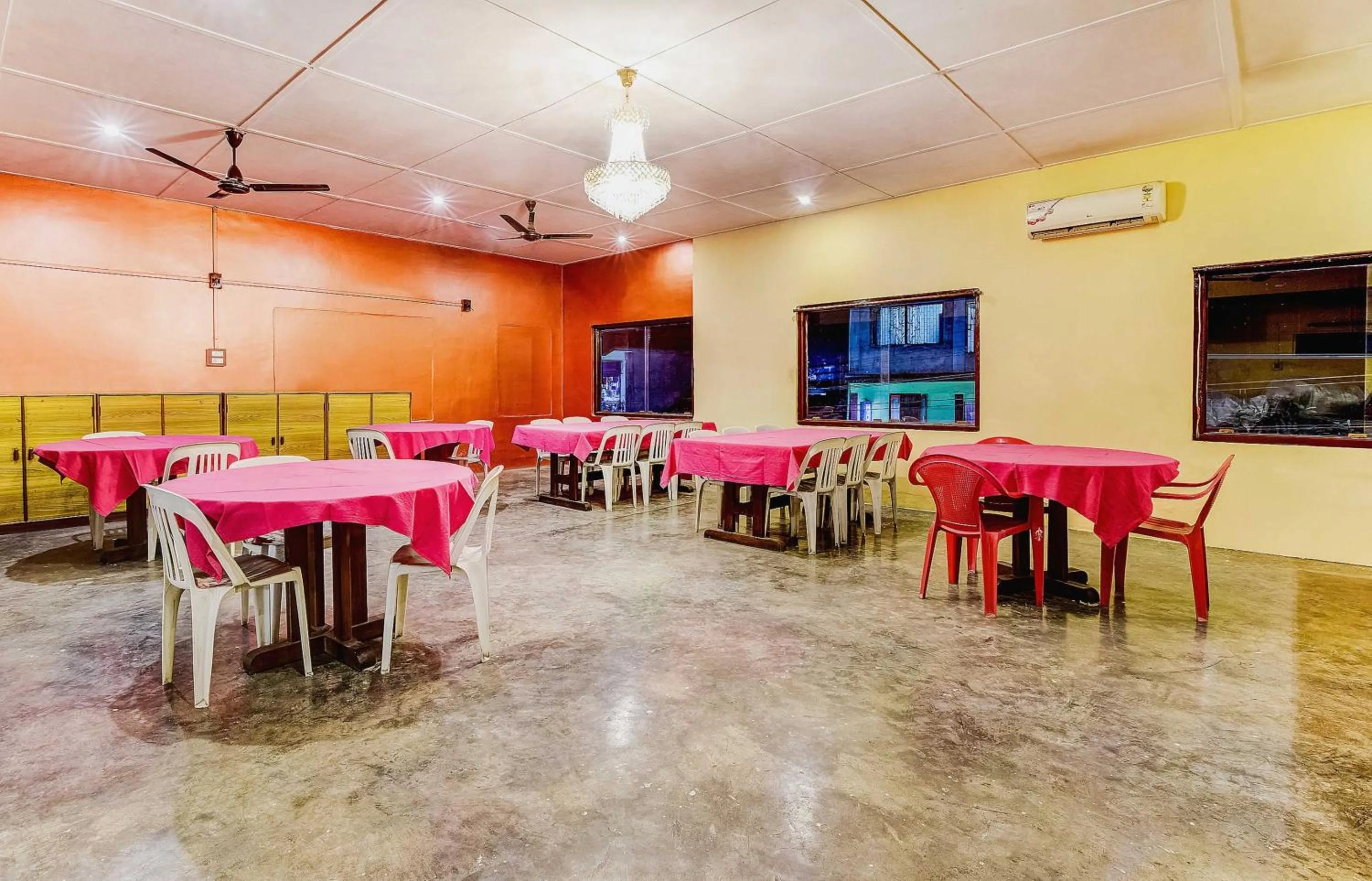 Restaurant/places to eat in SPOT ON Durba 2