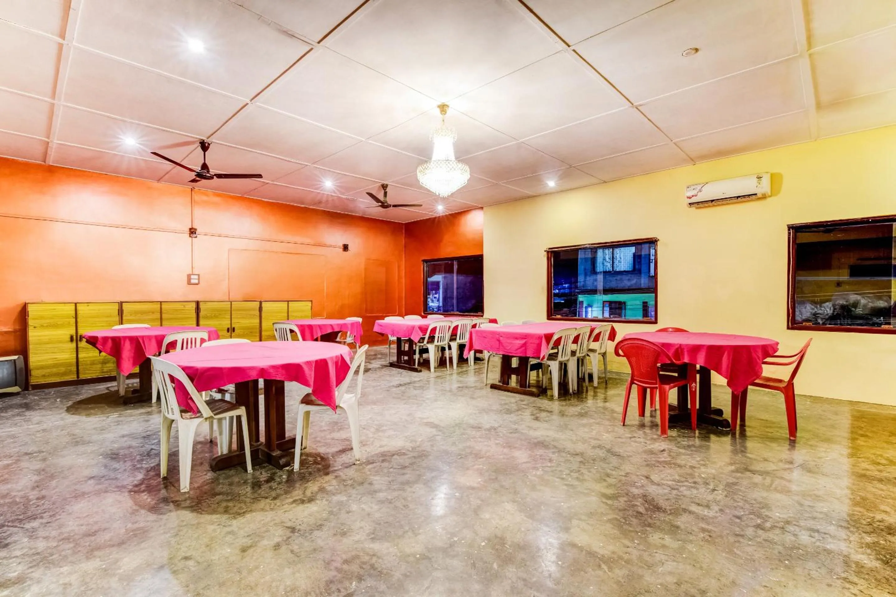 Restaurant/places to eat in SPOT ON Durba 2