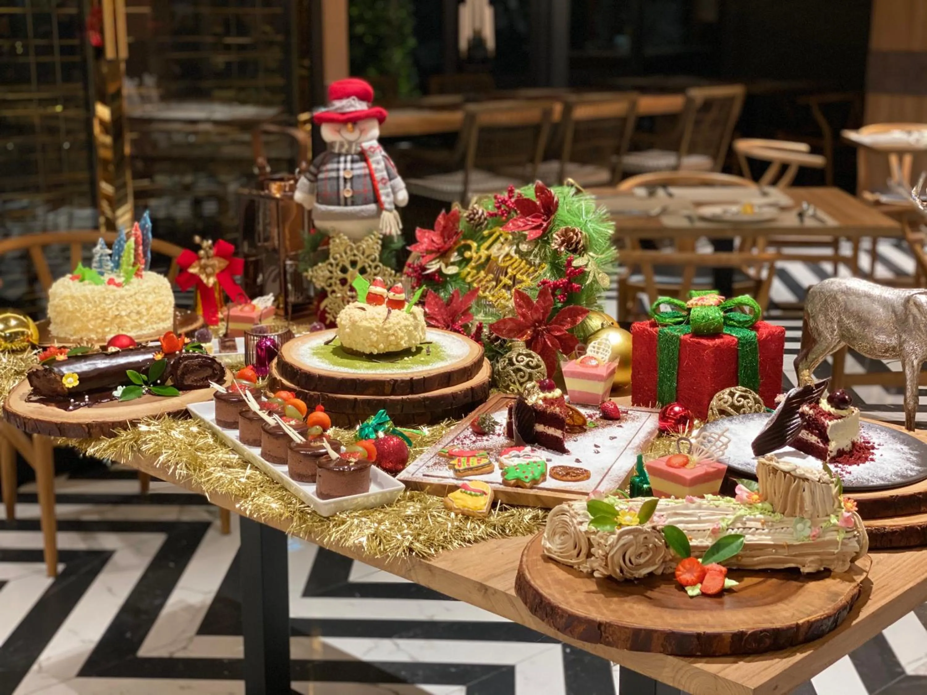 Food in The Teak Hotel