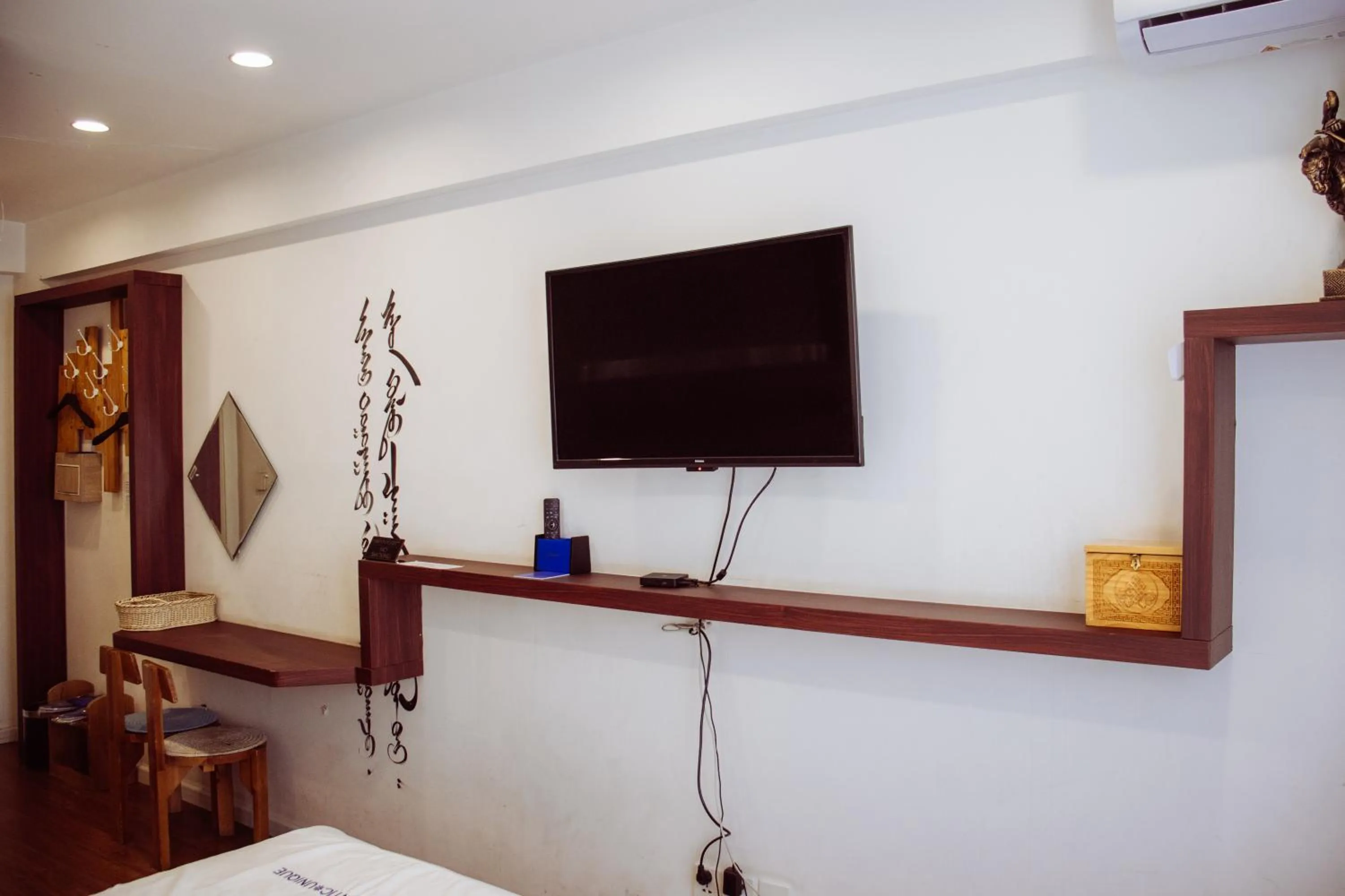 TV and multimedia in Nomado Boutique Hotel