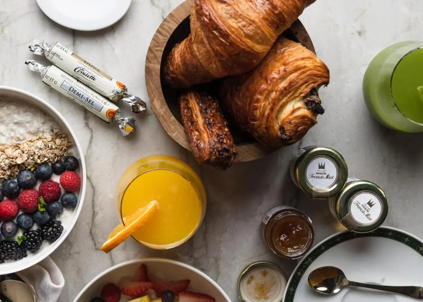 Lounge or bar in Four Seasons Hotel Madrid Lounge or bar in Four Seasons Hotel Madrid