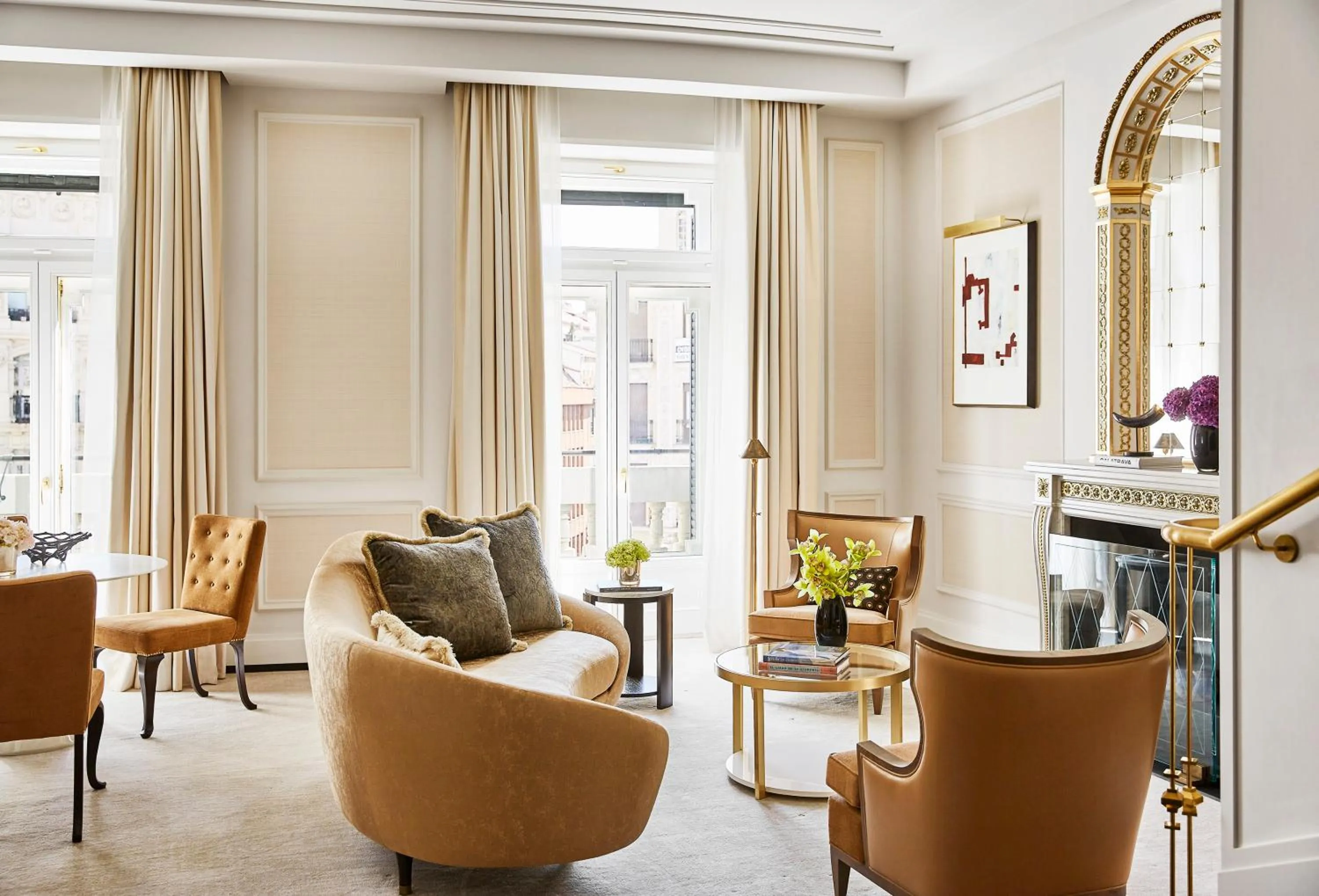 Living room in Four Seasons Hotel Madrid