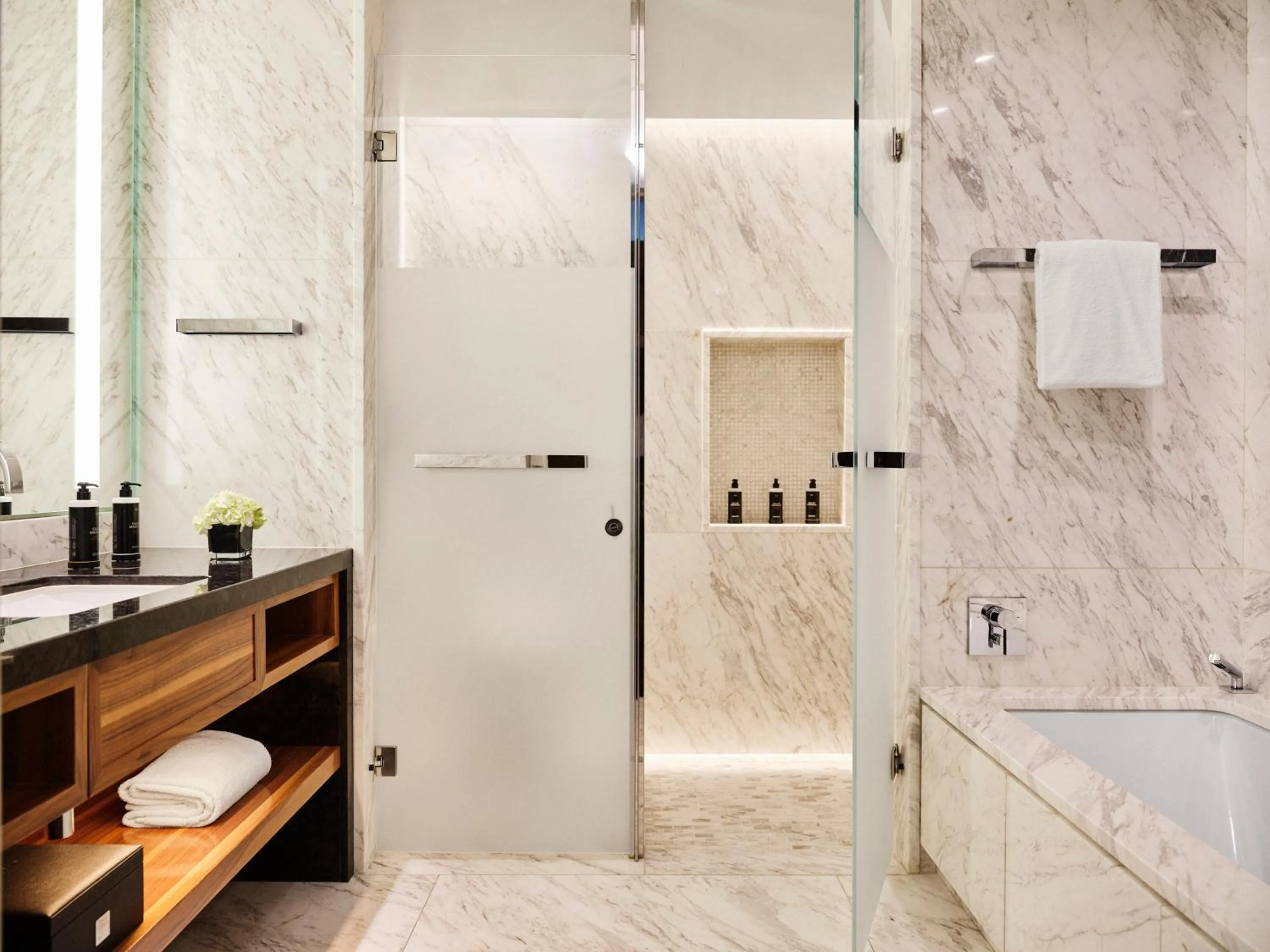 Bathroom in Four Seasons Hotel Madrid