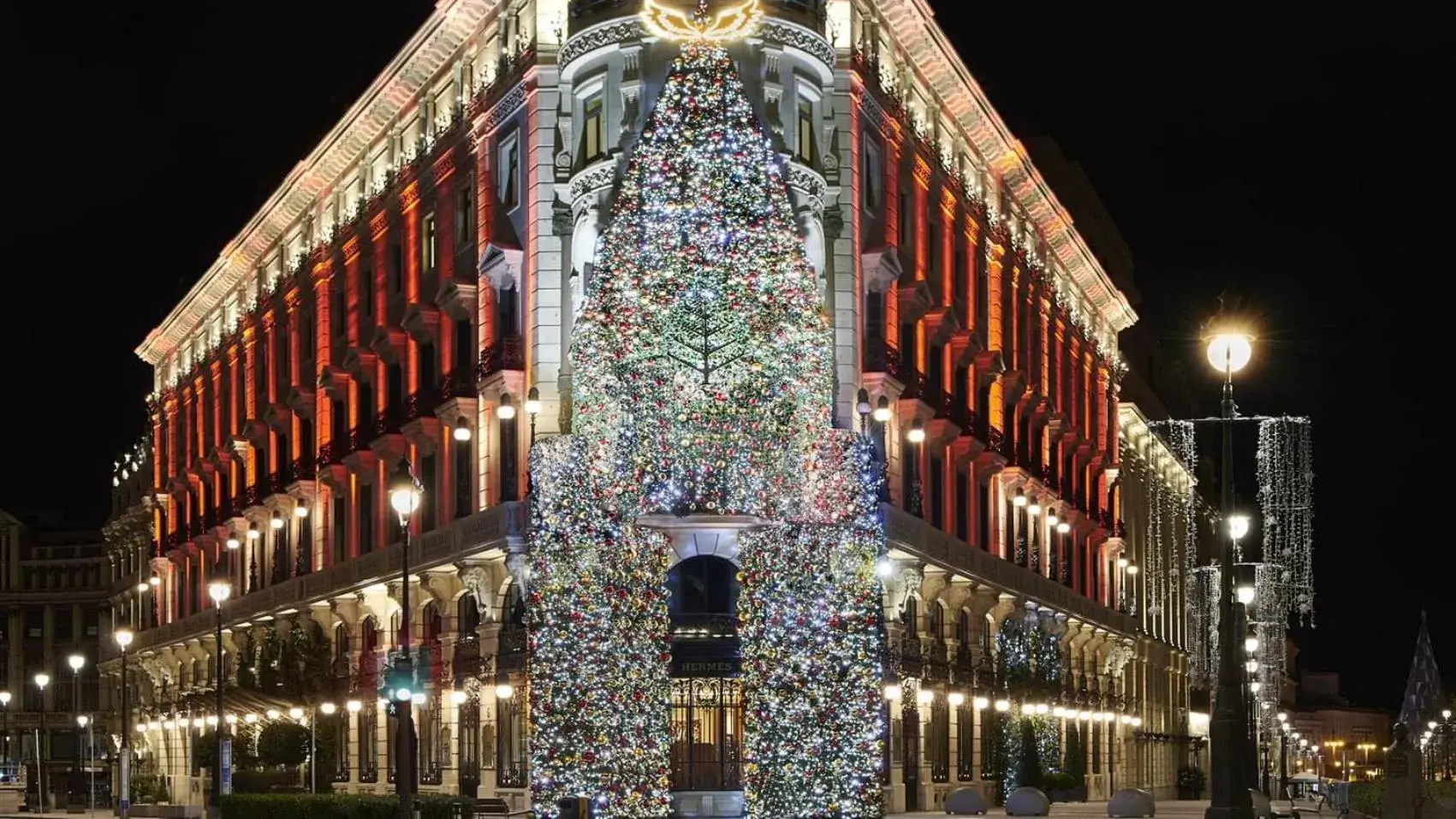 Property building in Four Seasons Hotel Madrid Property building in Four Seasons Hotel Madrid