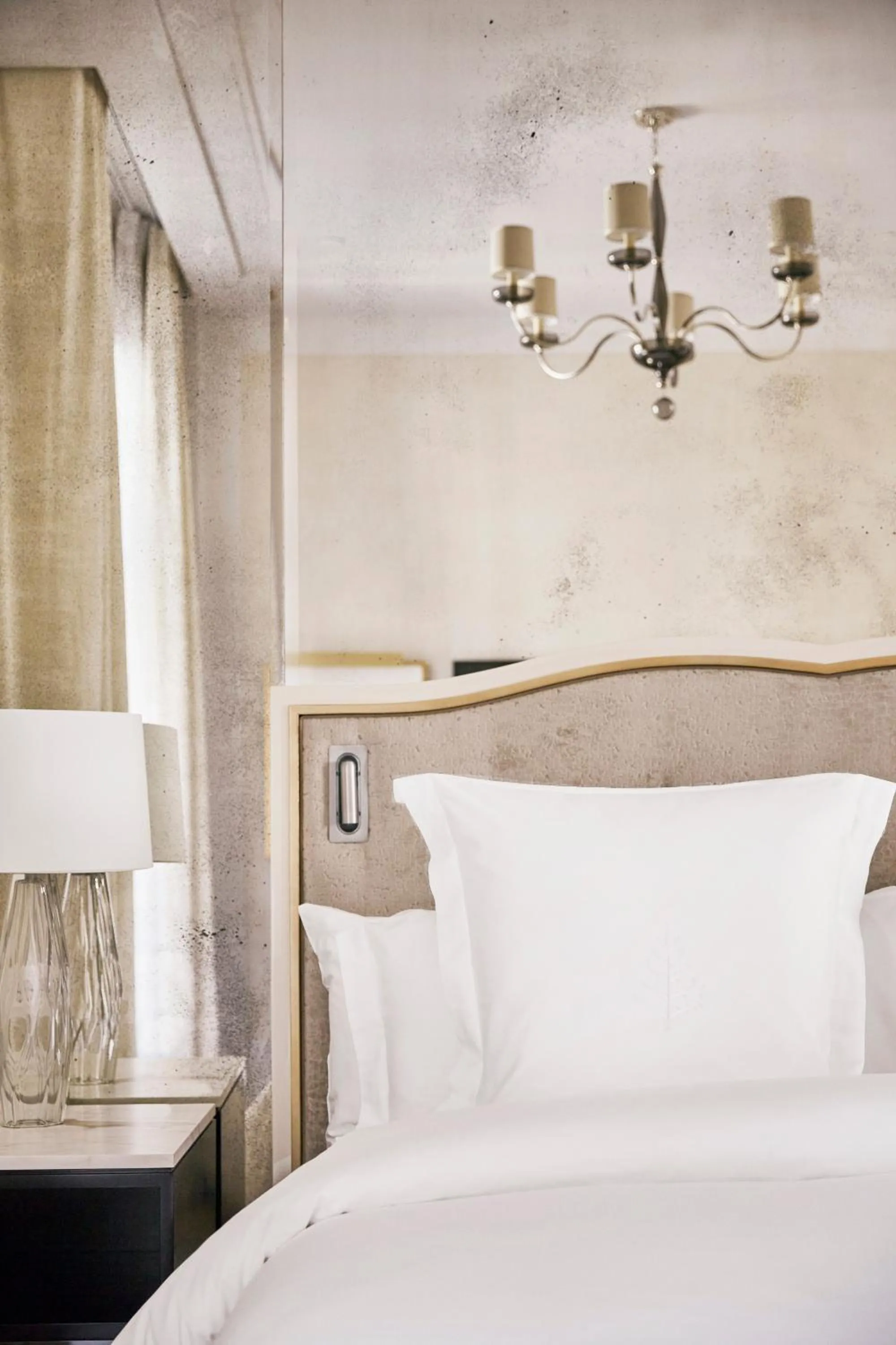 Bedroom, Bed in Four Seasons Hotel Madrid