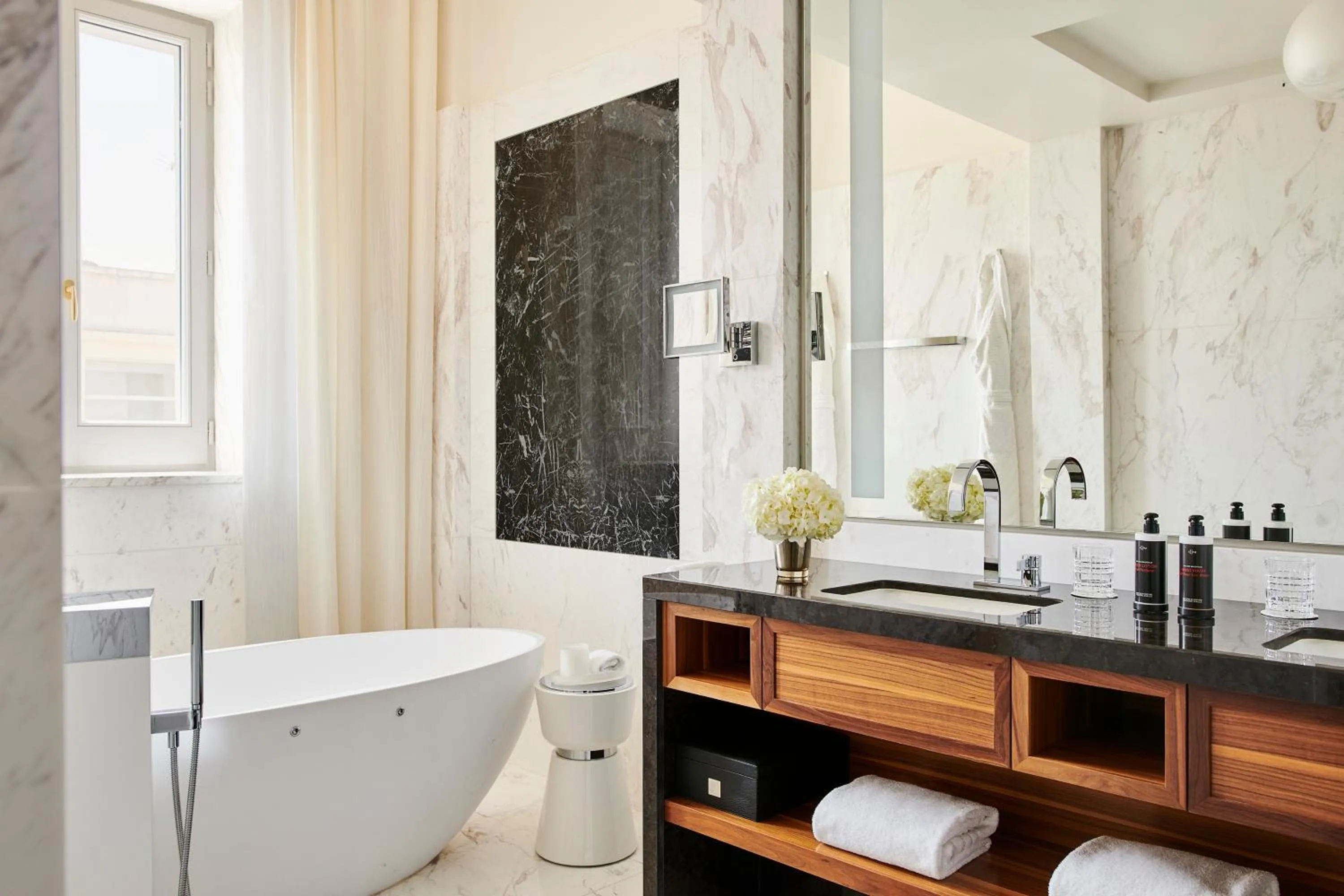 Hot Tub in Four Seasons Hotel Madrid