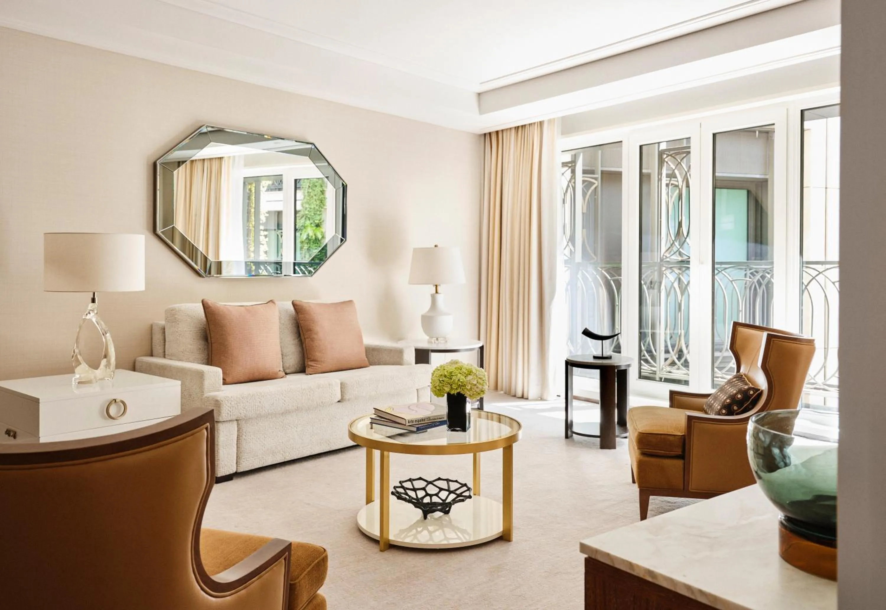 Living room in Four Seasons Hotel Madrid