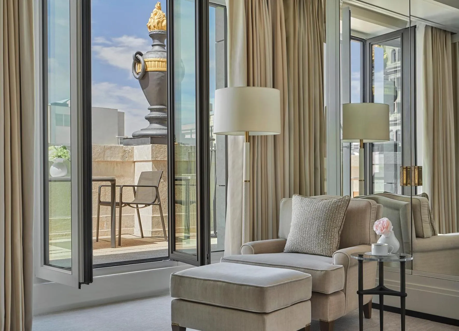 Bedroom in Four Seasons Hotel Madrid