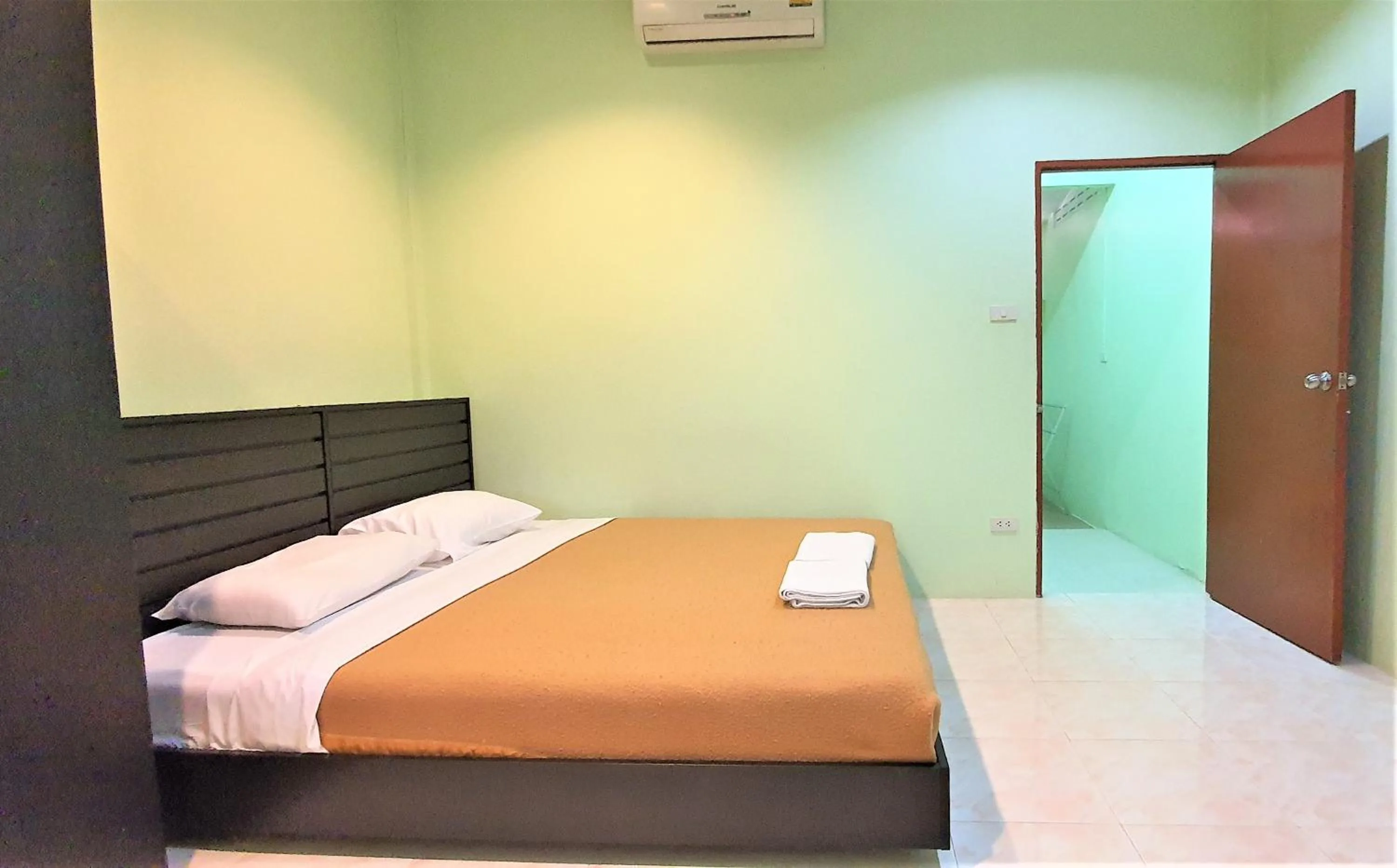 Bed in Chalong Stay Well by Palai Seafood