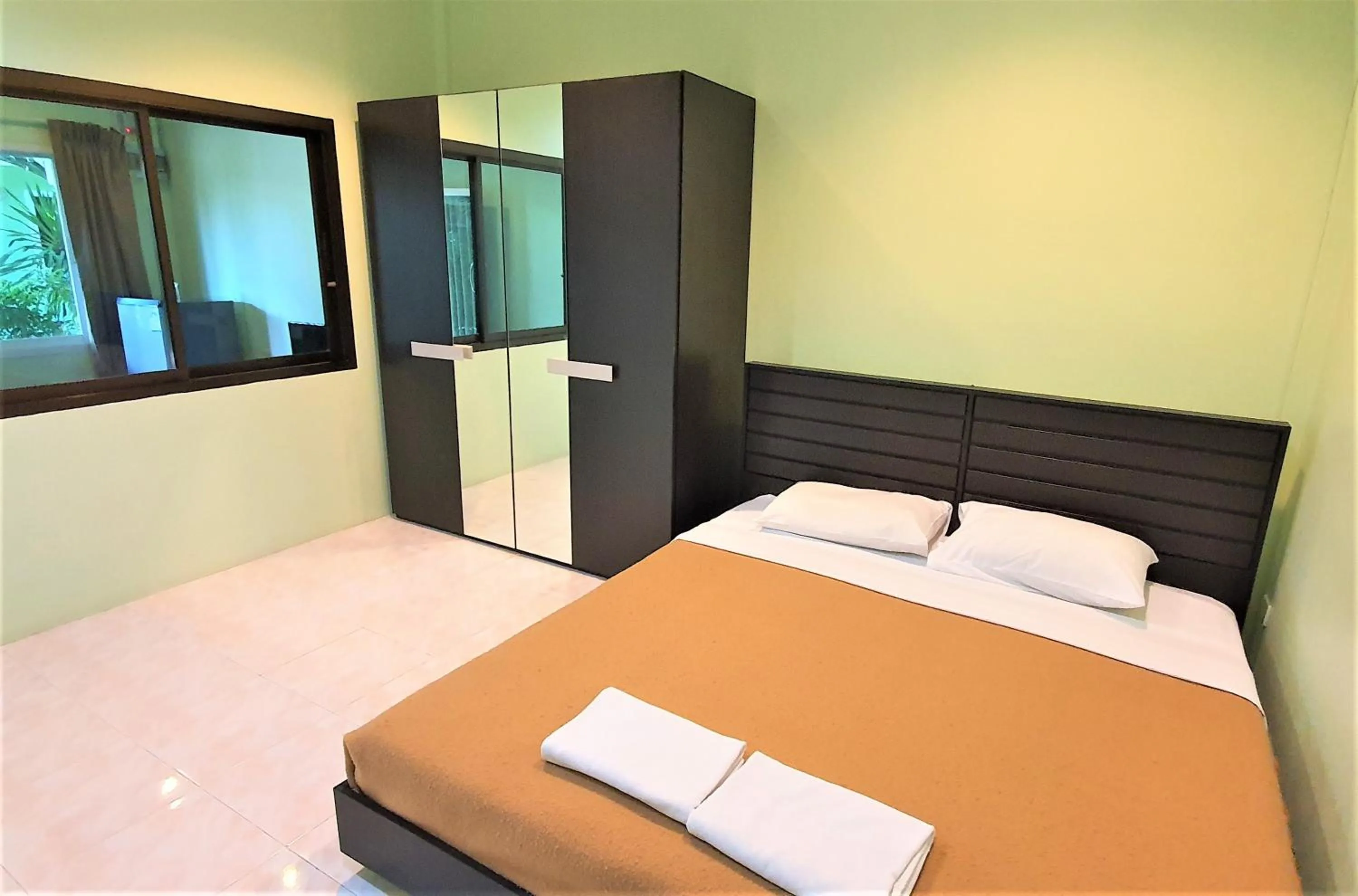 Bed in Chalong Stay Well by Palai Seafood