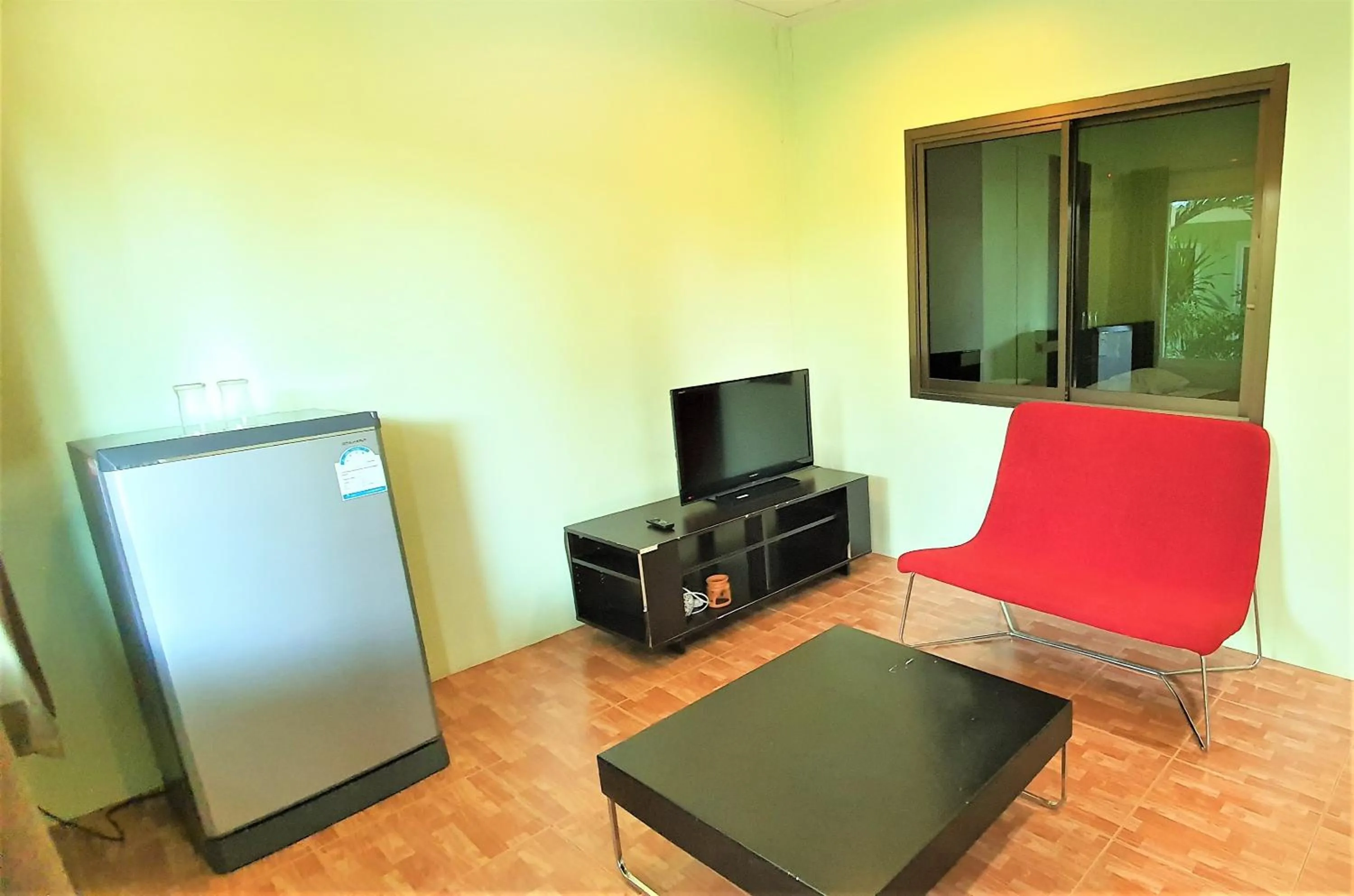 TV and multimedia in Chalong Stay Well by Palai Seafood