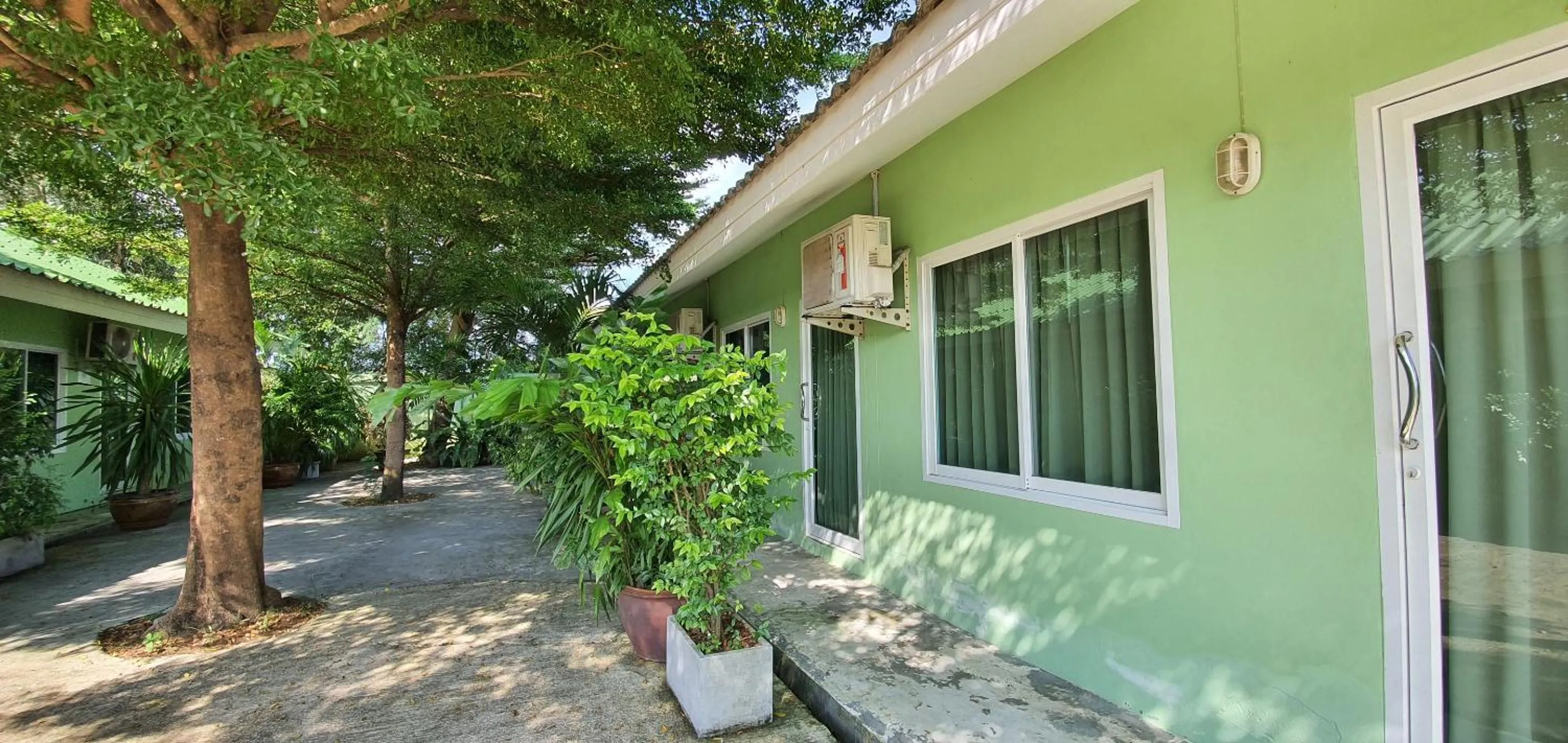 Facade/entrance in Chalong Stay Well by Palai Seafood