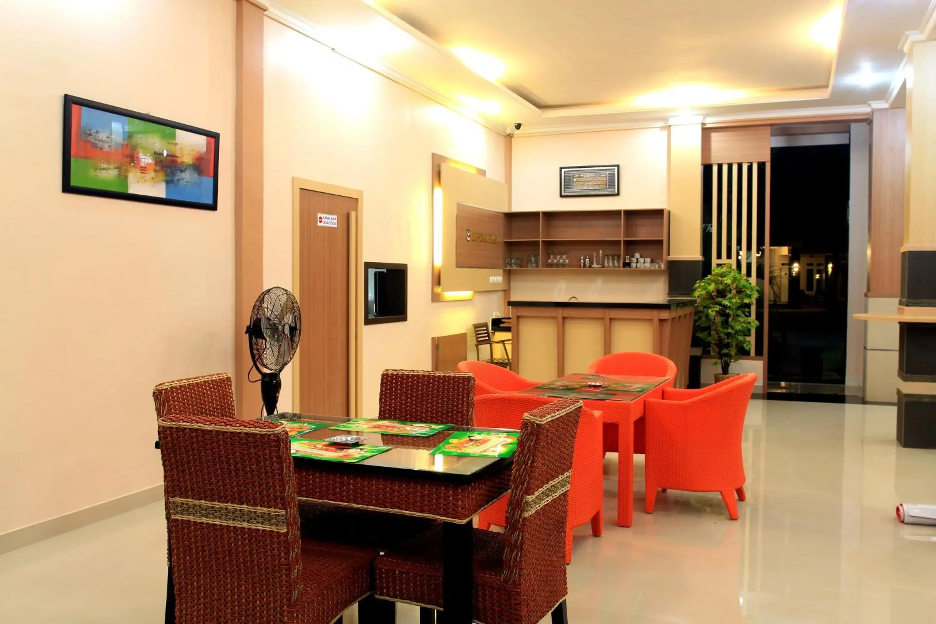 Restaurant/places to eat in Musdalifah Hotel Restaurant/places to eat in Musdalifah Hotel