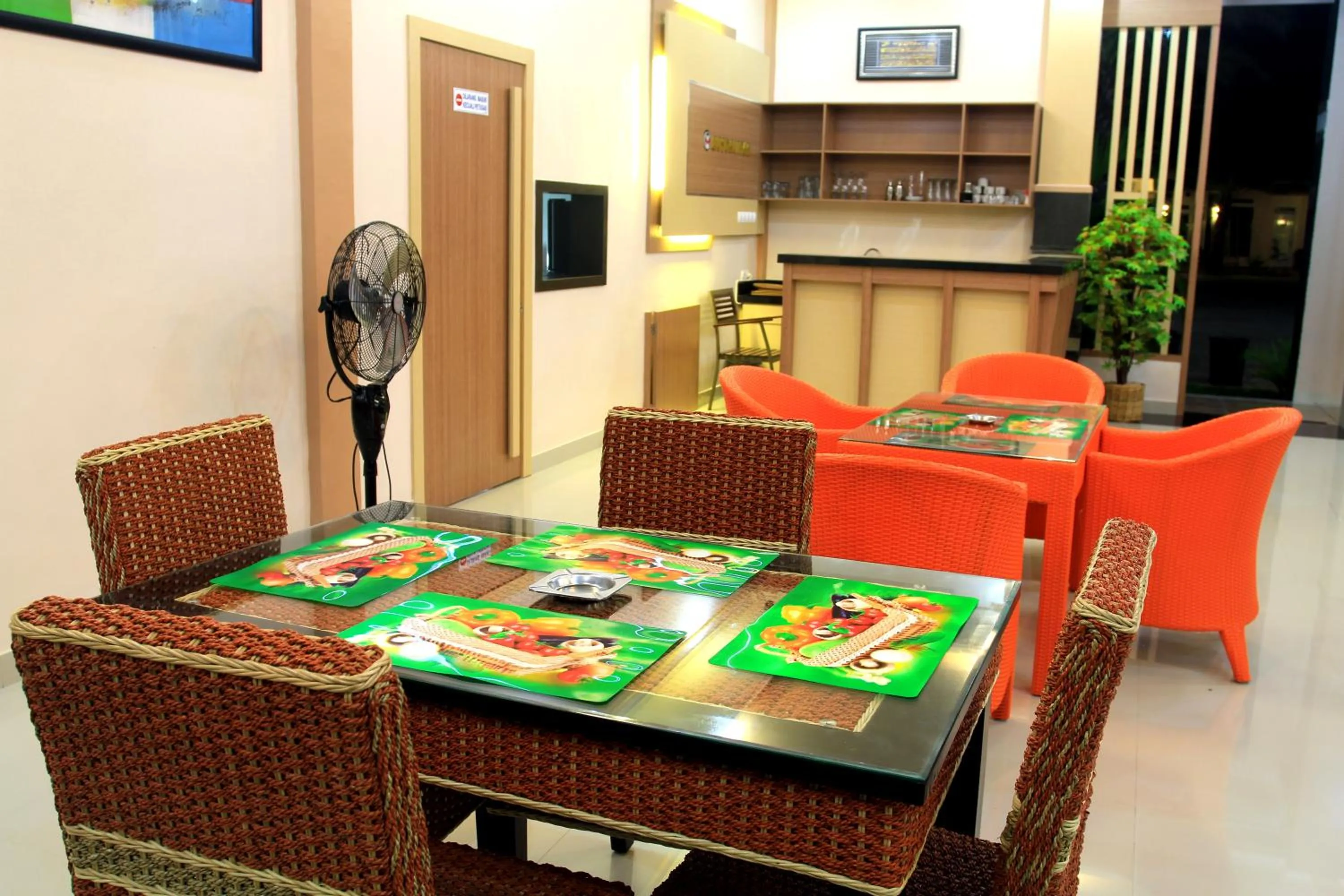 Restaurant/places to eat in Musdalifah Hotel