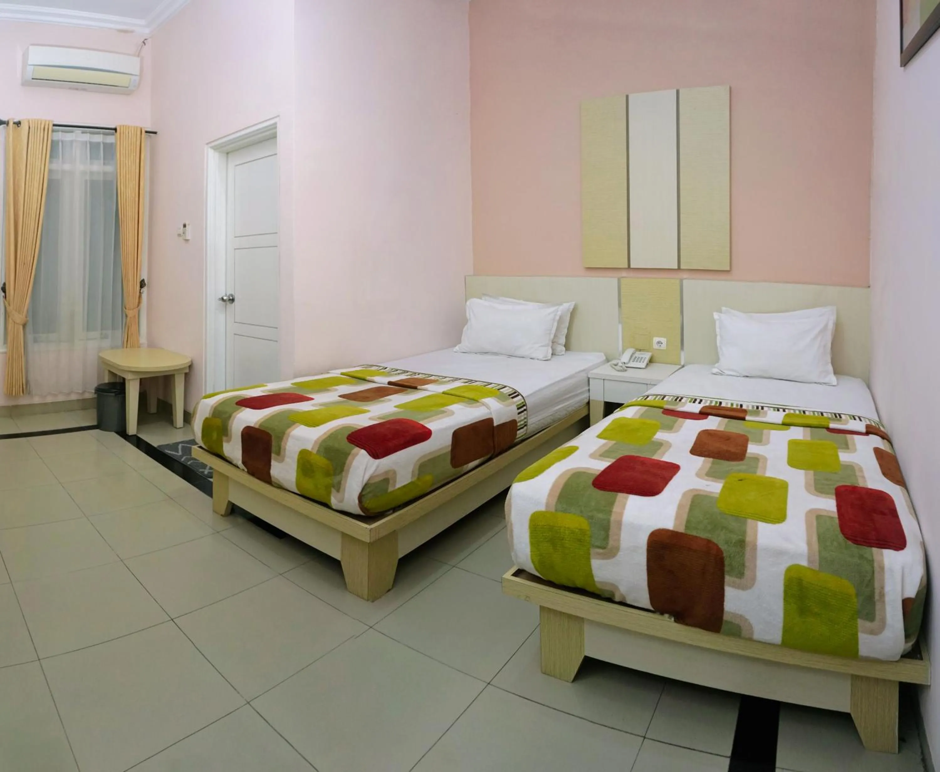 Bedroom, Bed in Musdalifah Hotel