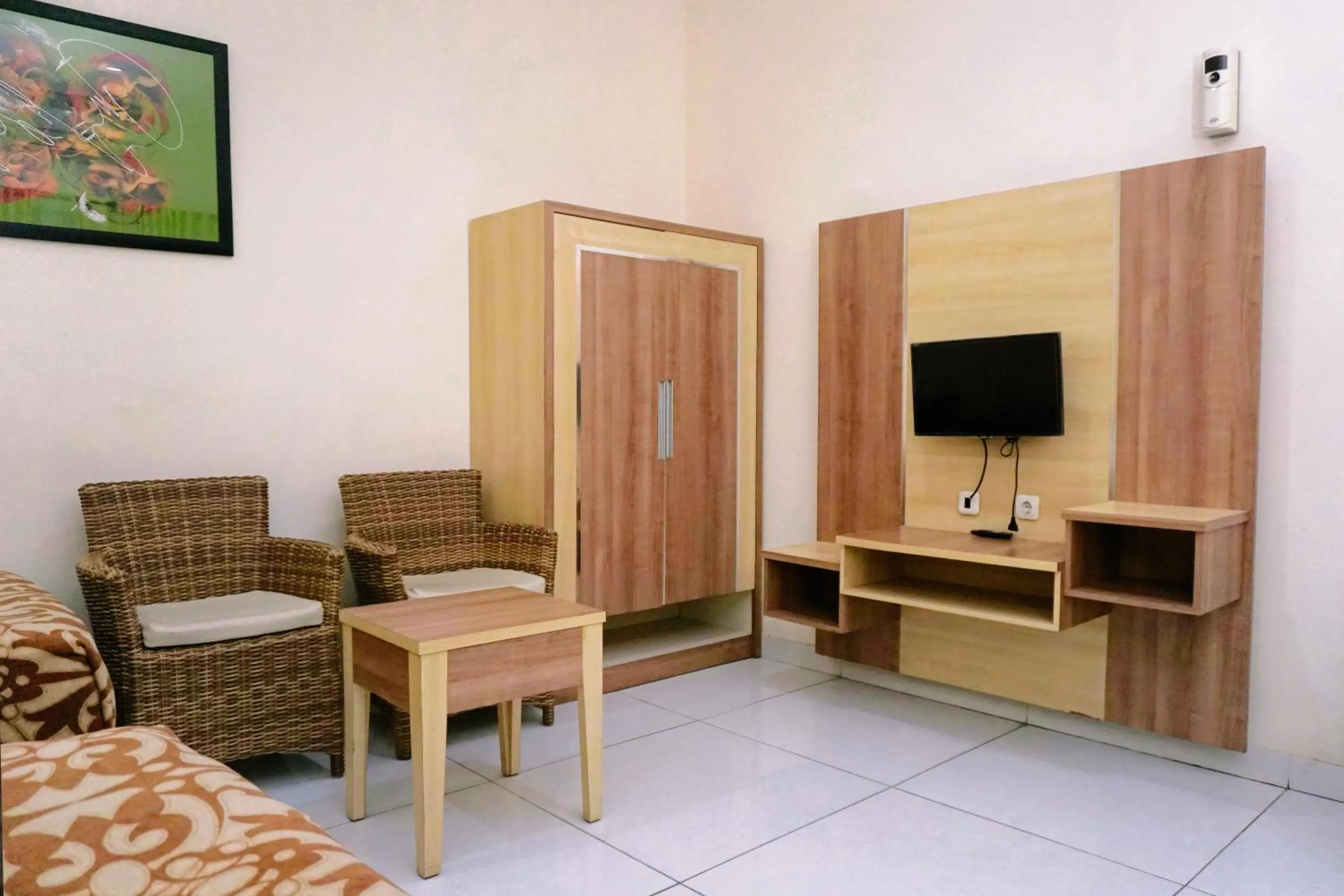 TV and multimedia in Musdalifah Hotel