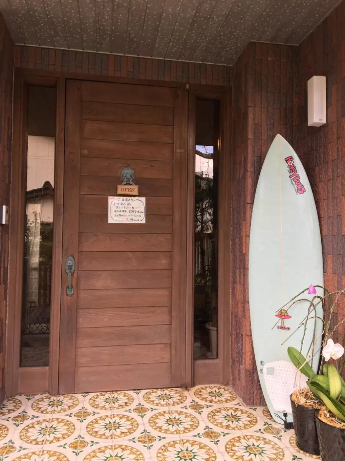 Facade/entrance in Kami House Facade/entrance in Kami House