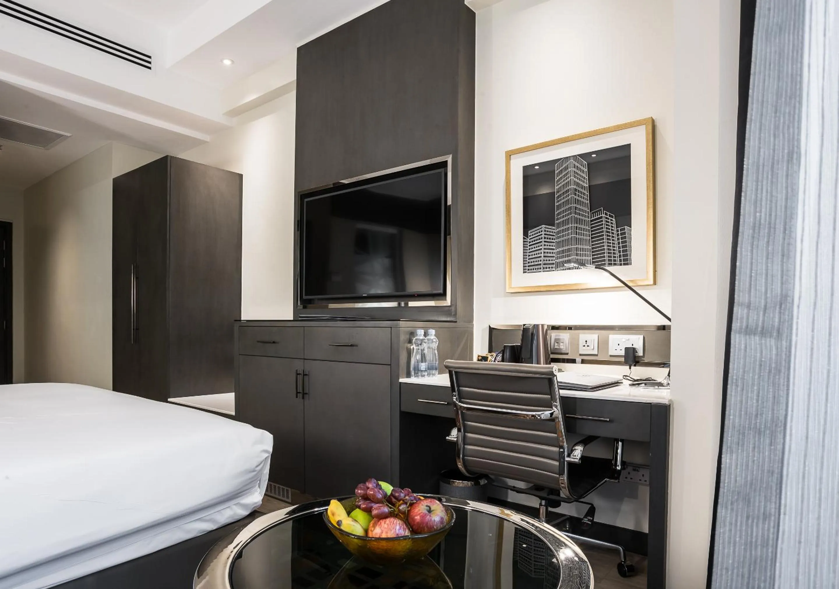 TV and multimedia in Best Western Premier Westlands