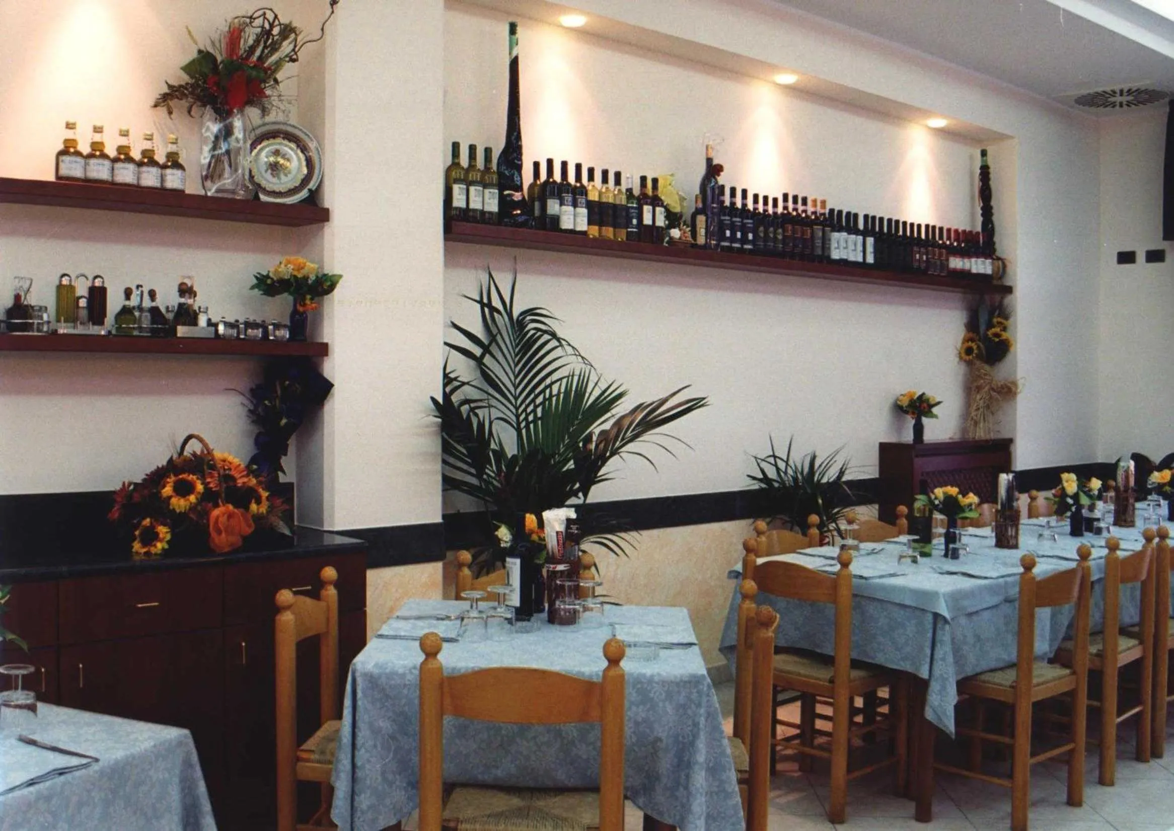 Restaurant/places to eat in Hotel Paradiso