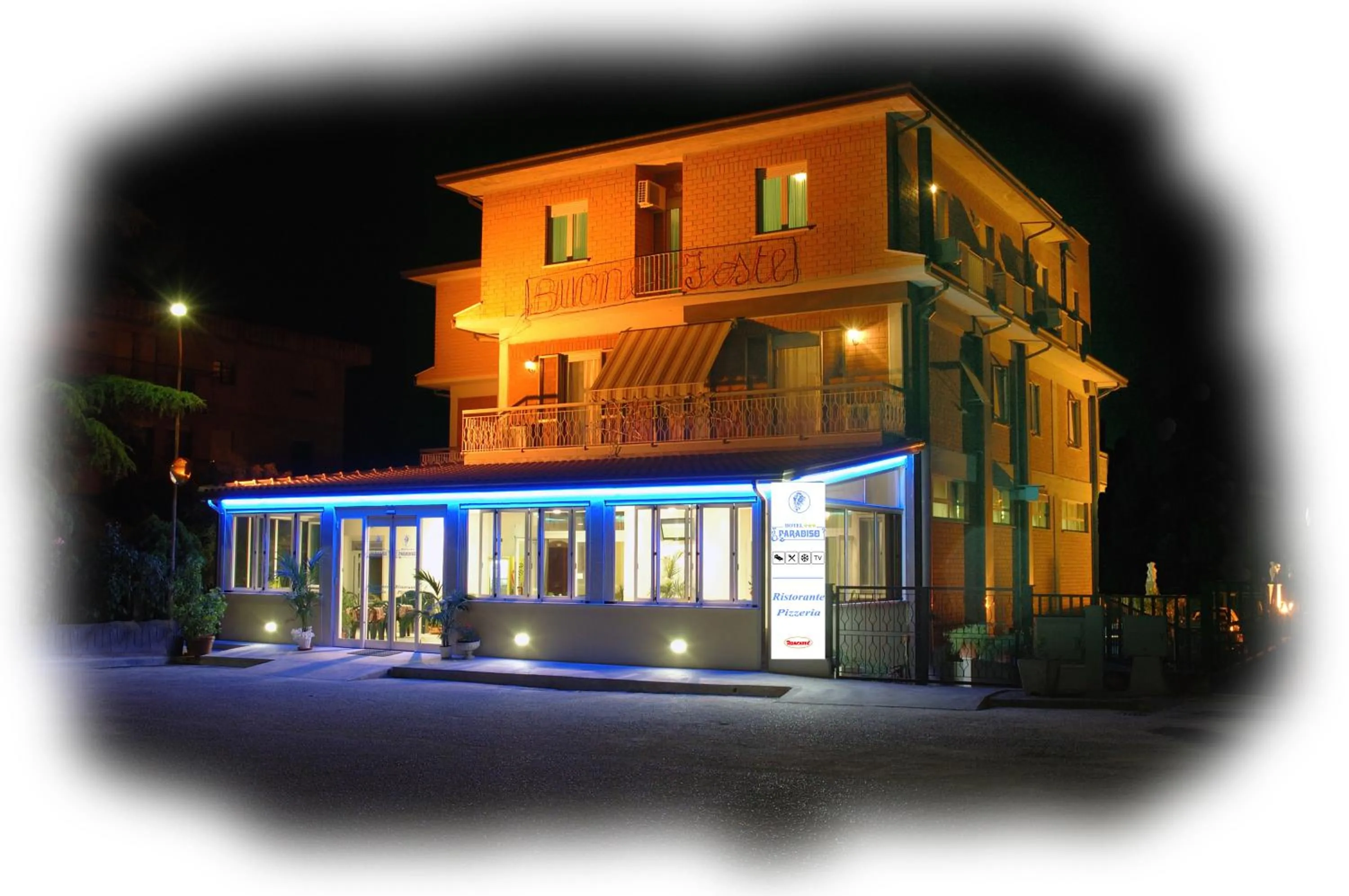 Facade/entrance in Hotel Paradiso