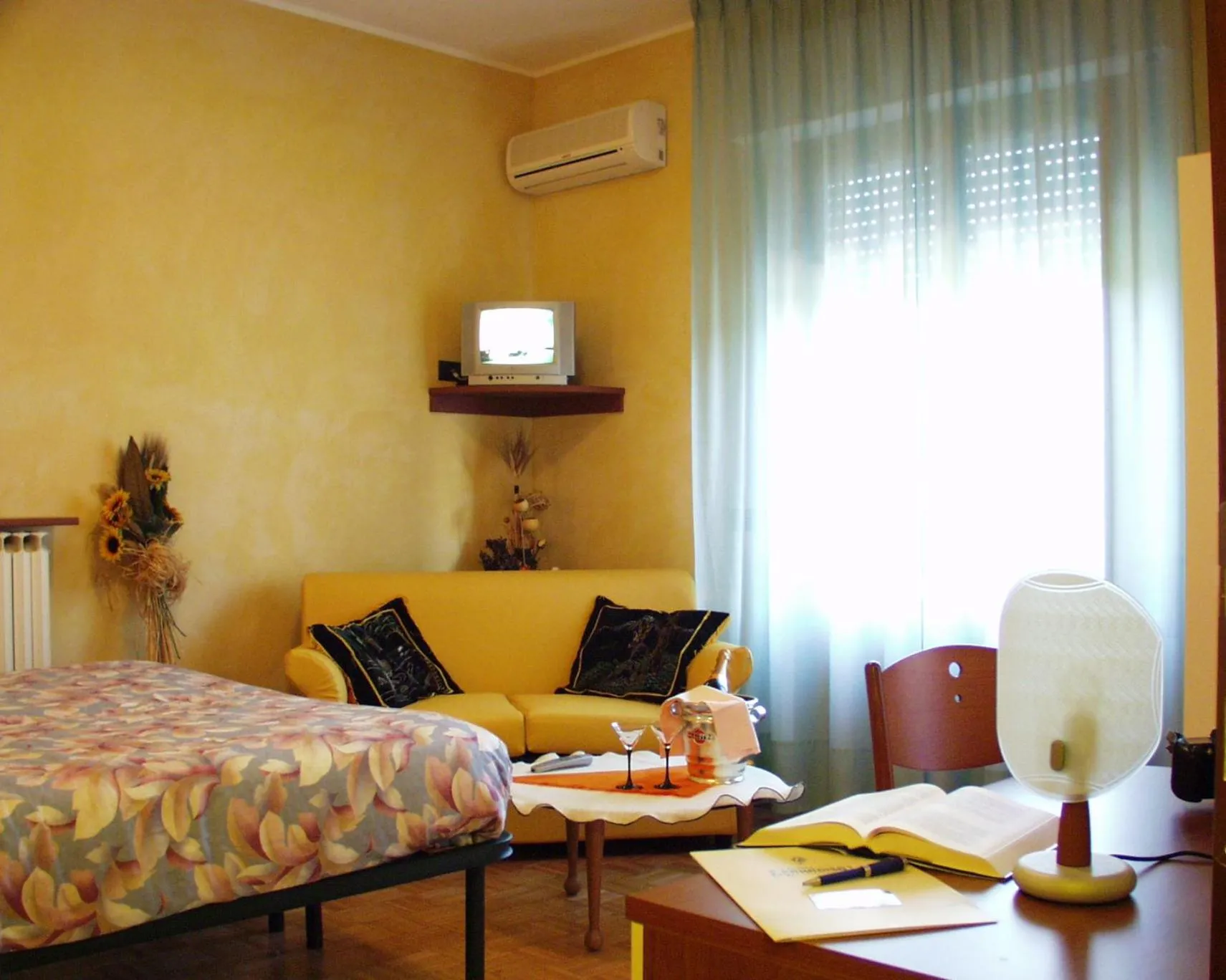 Bed in Hotel Paradiso
