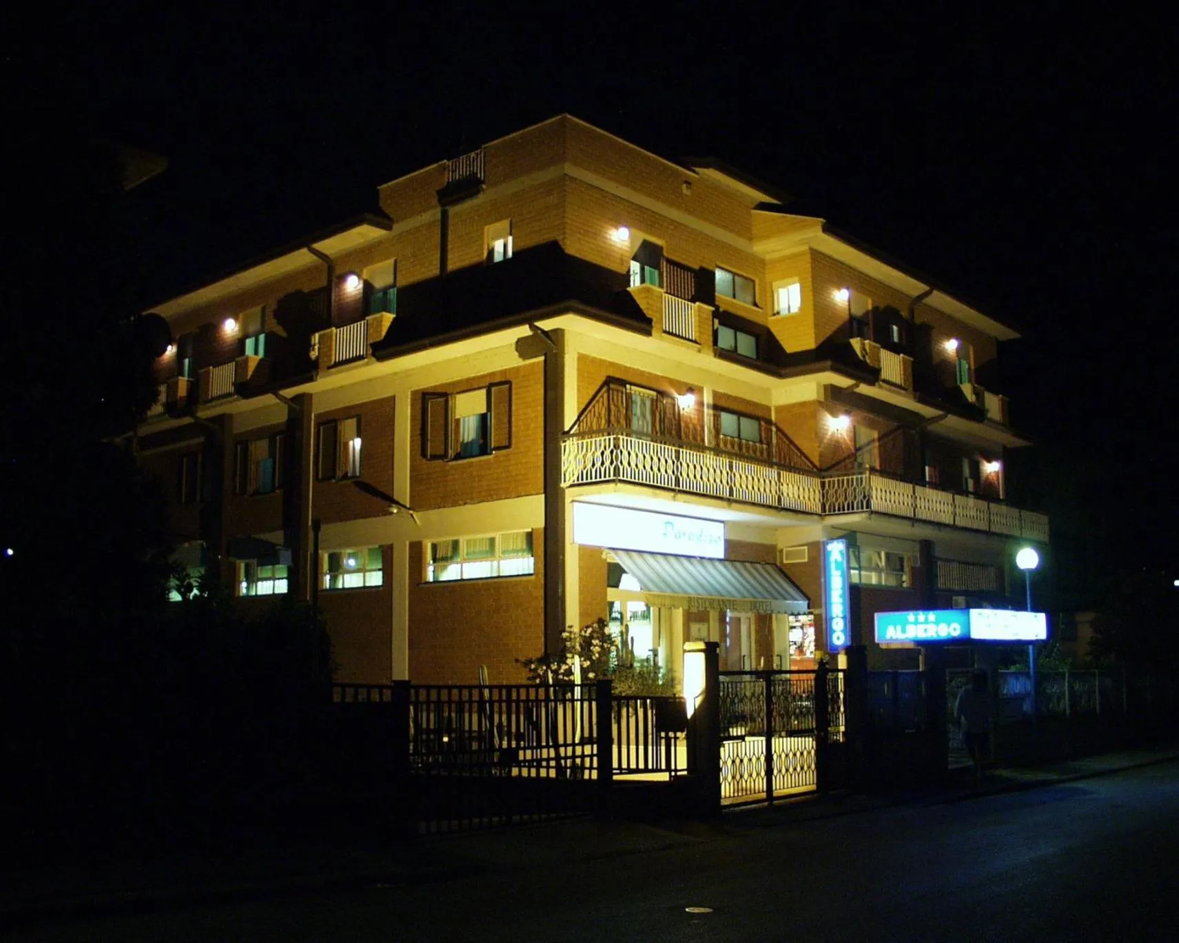 Facade/entrance in Hotel Paradiso