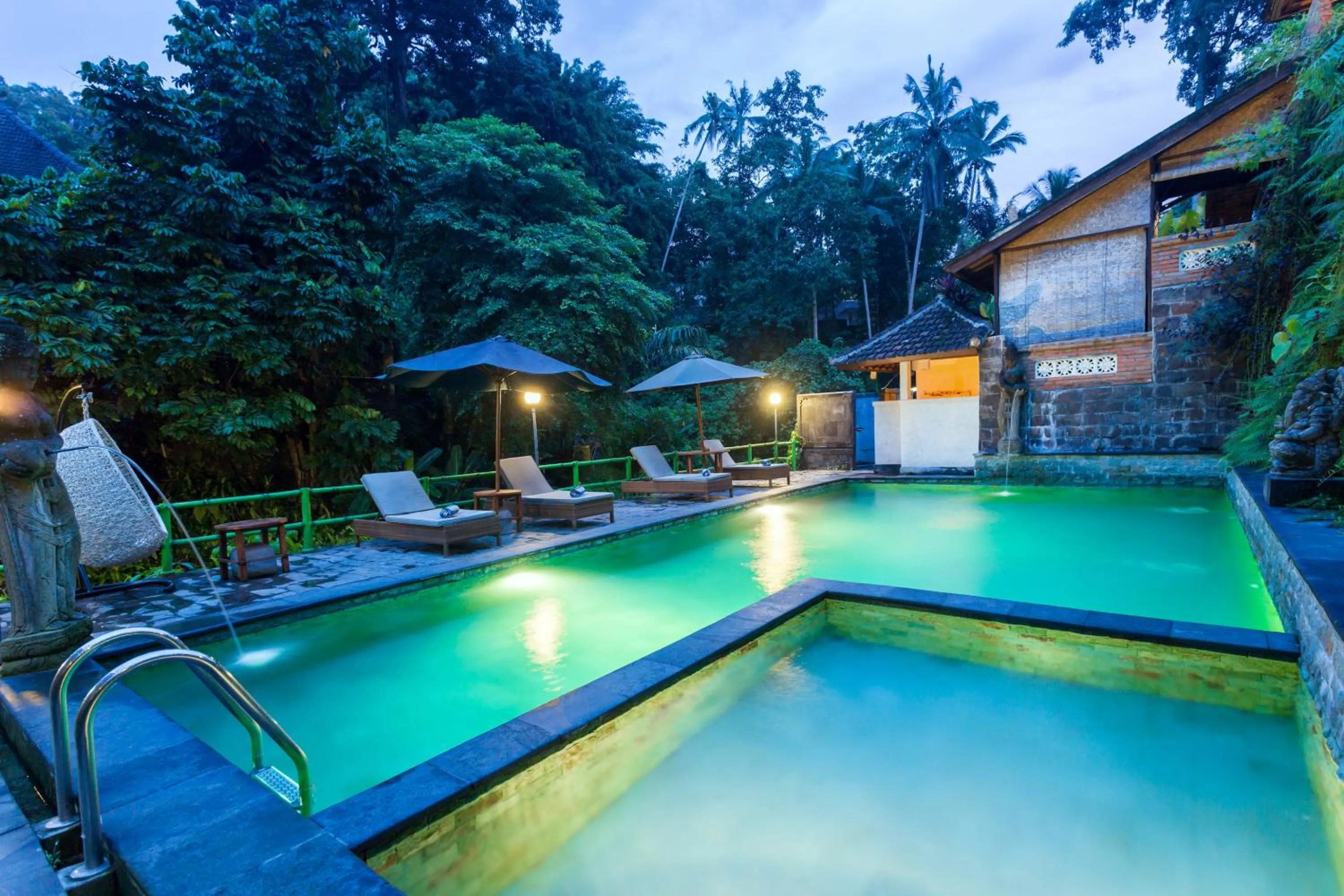 Swimming pool in Ani's Villas