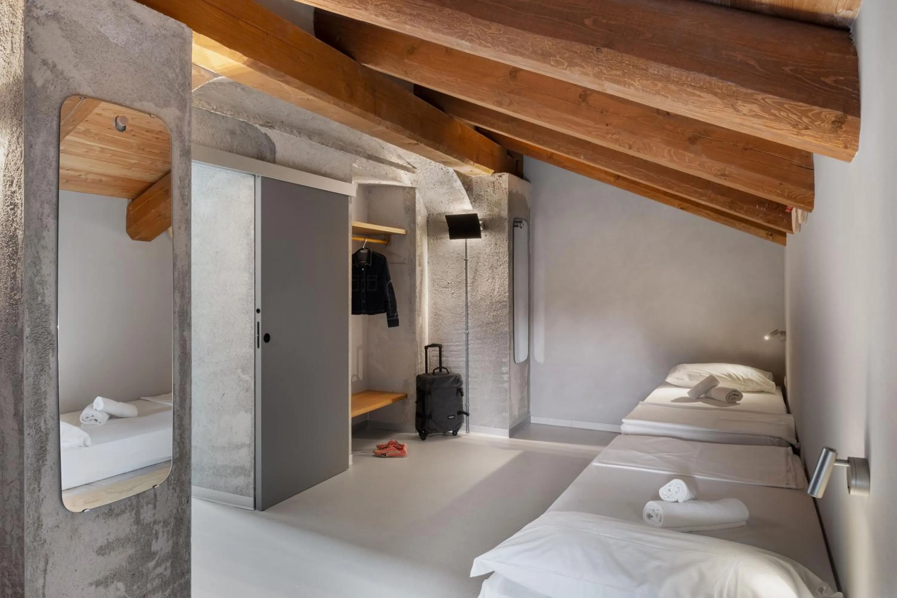 Bedroom, Bed in Combo Torino