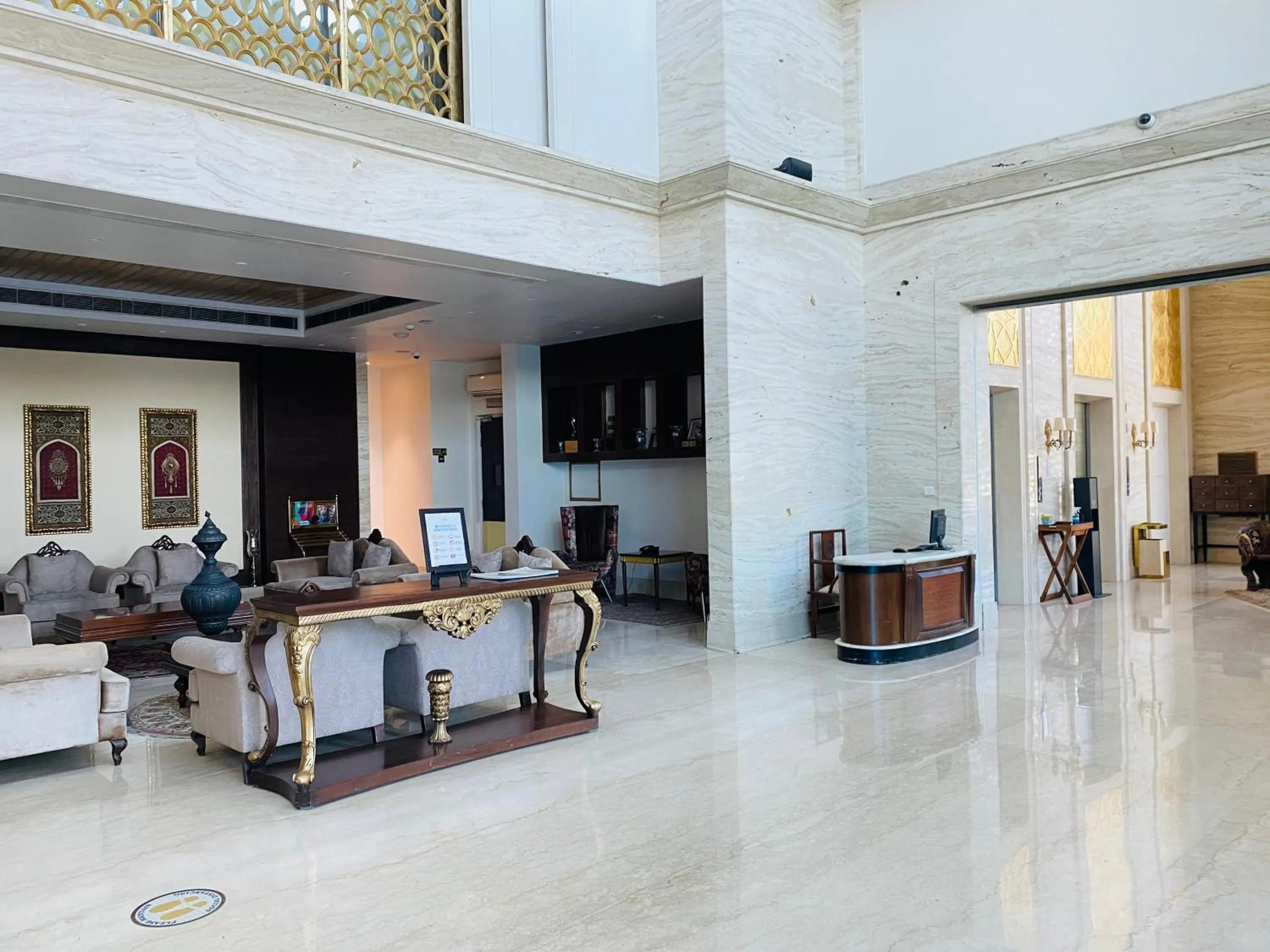 Lobby or reception in Seven Seas Hotel