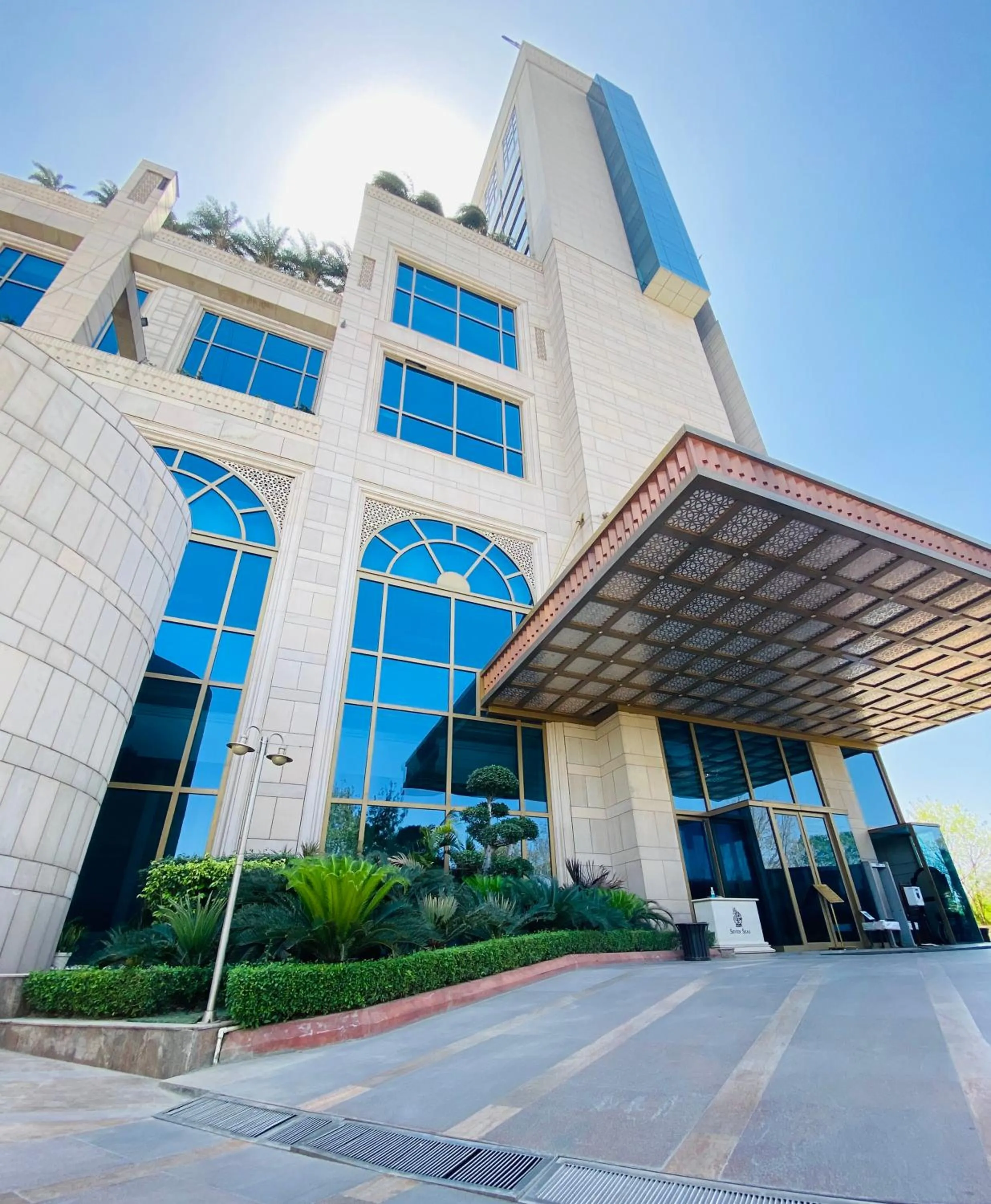 Property building in Seven Seas Hotel