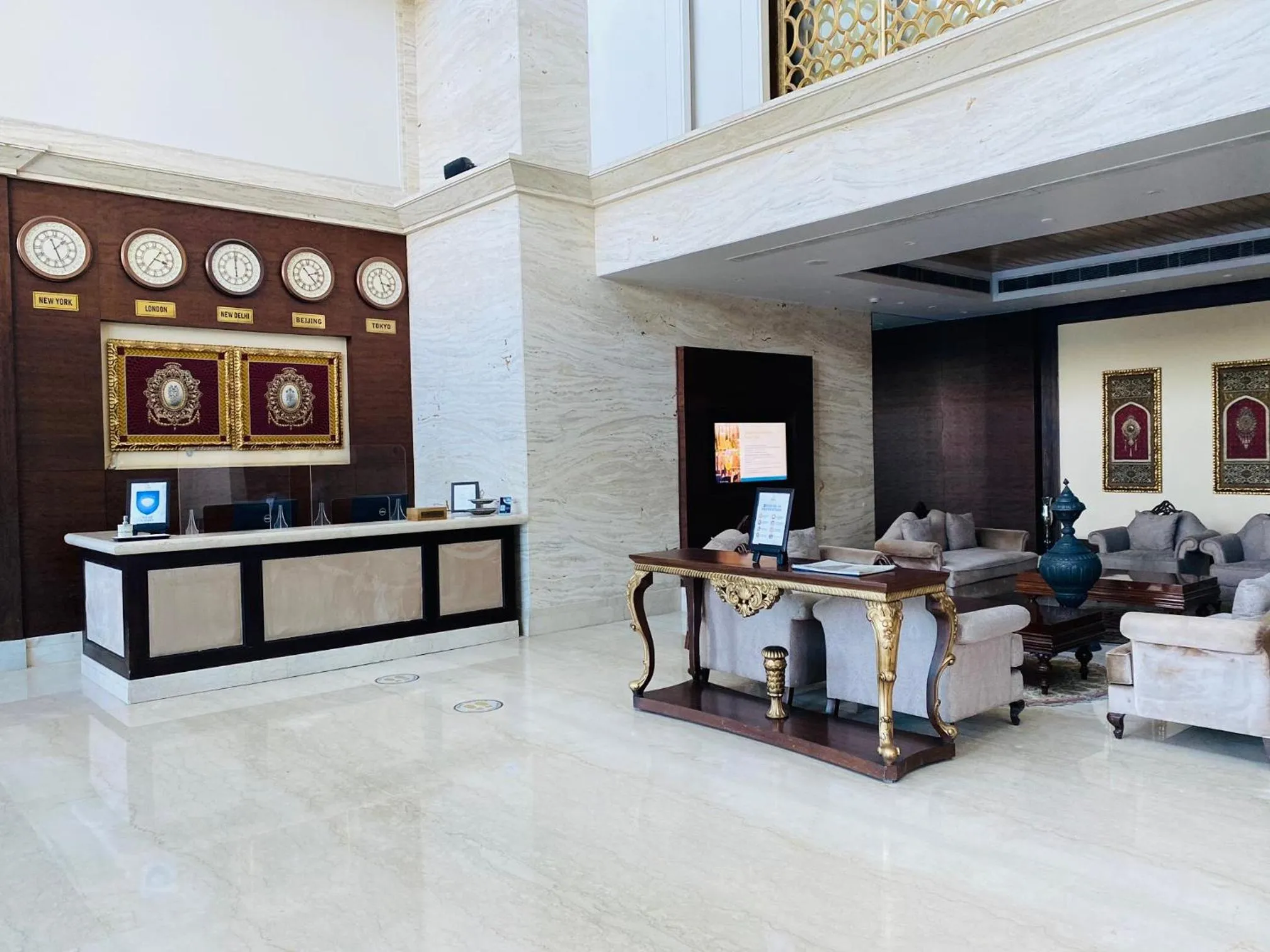 Lobby or reception in Seven Seas Hotel