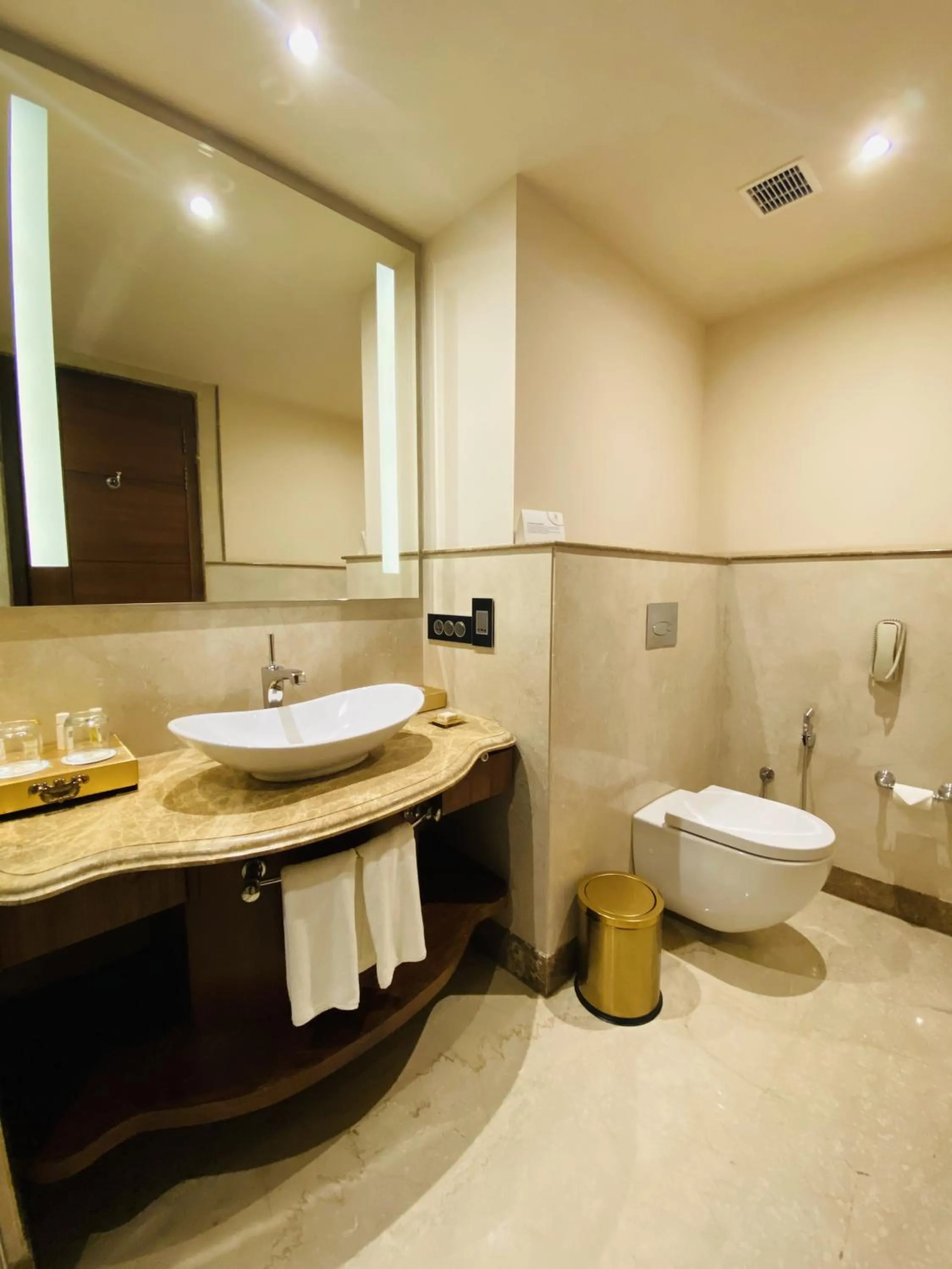 Bathroom in Seven Seas Hotel